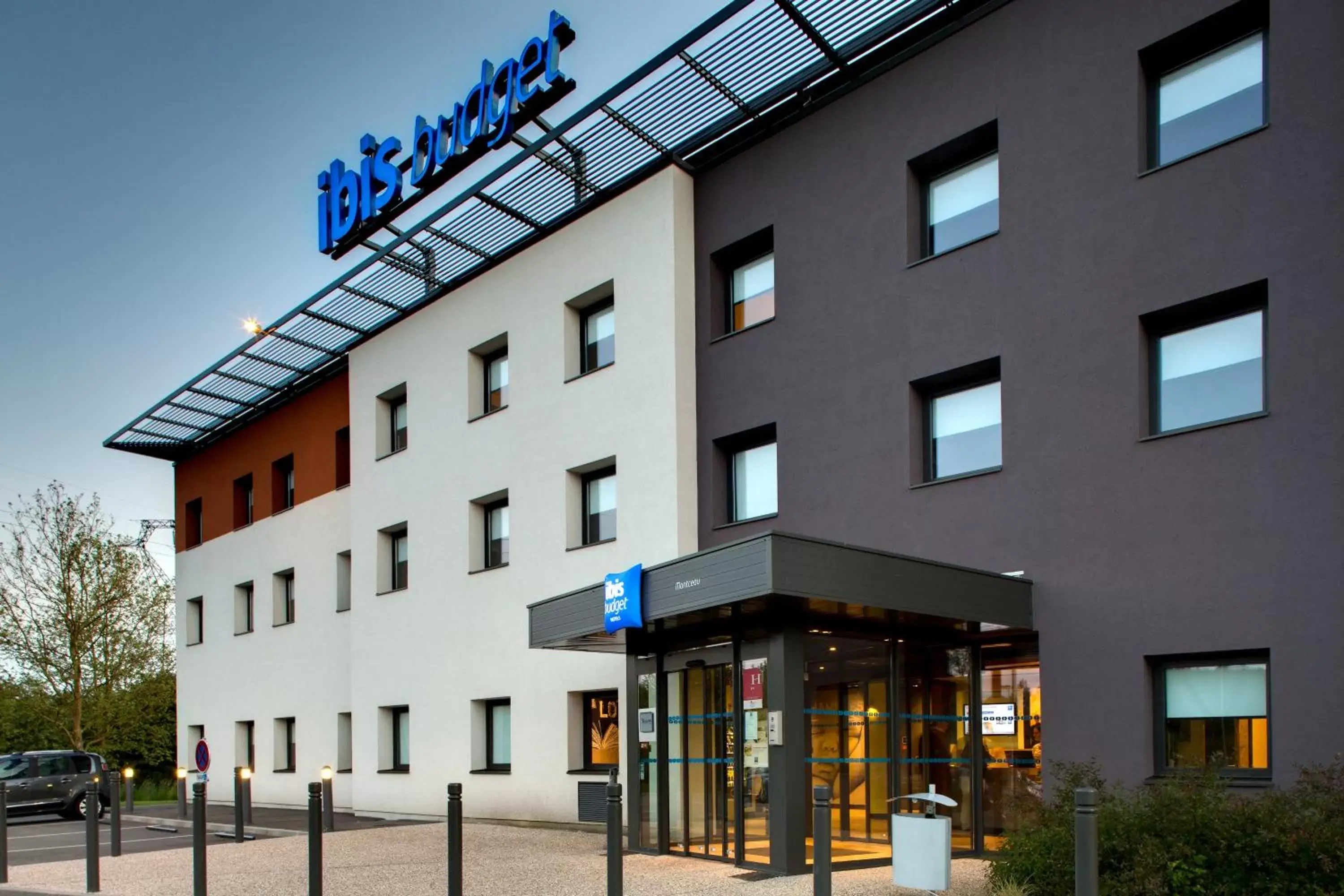 Facade/entrance, Property Building in ibis budget Montceau les Mines