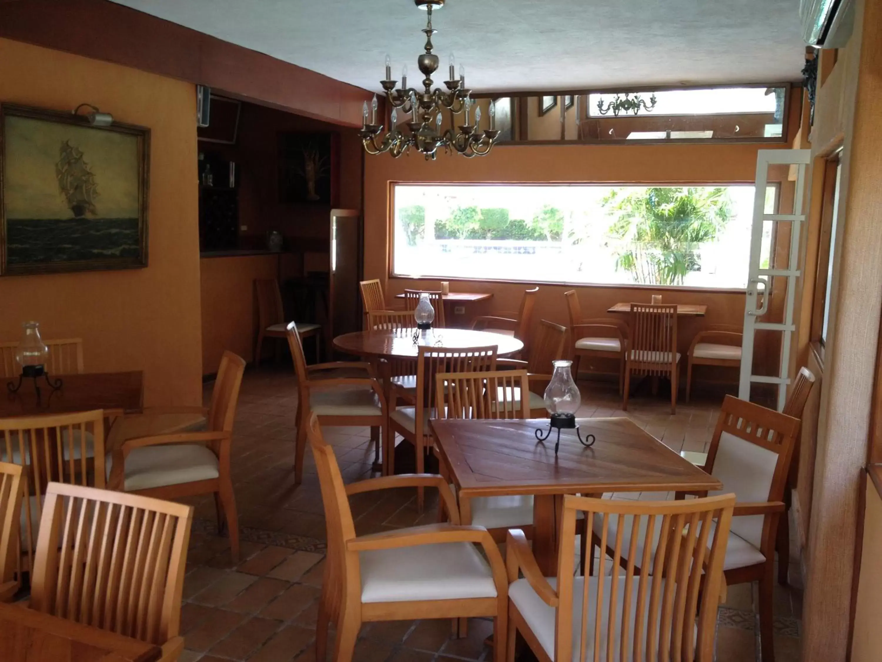 Coffee/tea facilities, Restaurant/Places to Eat in Villablanca Garden Beach Hotel