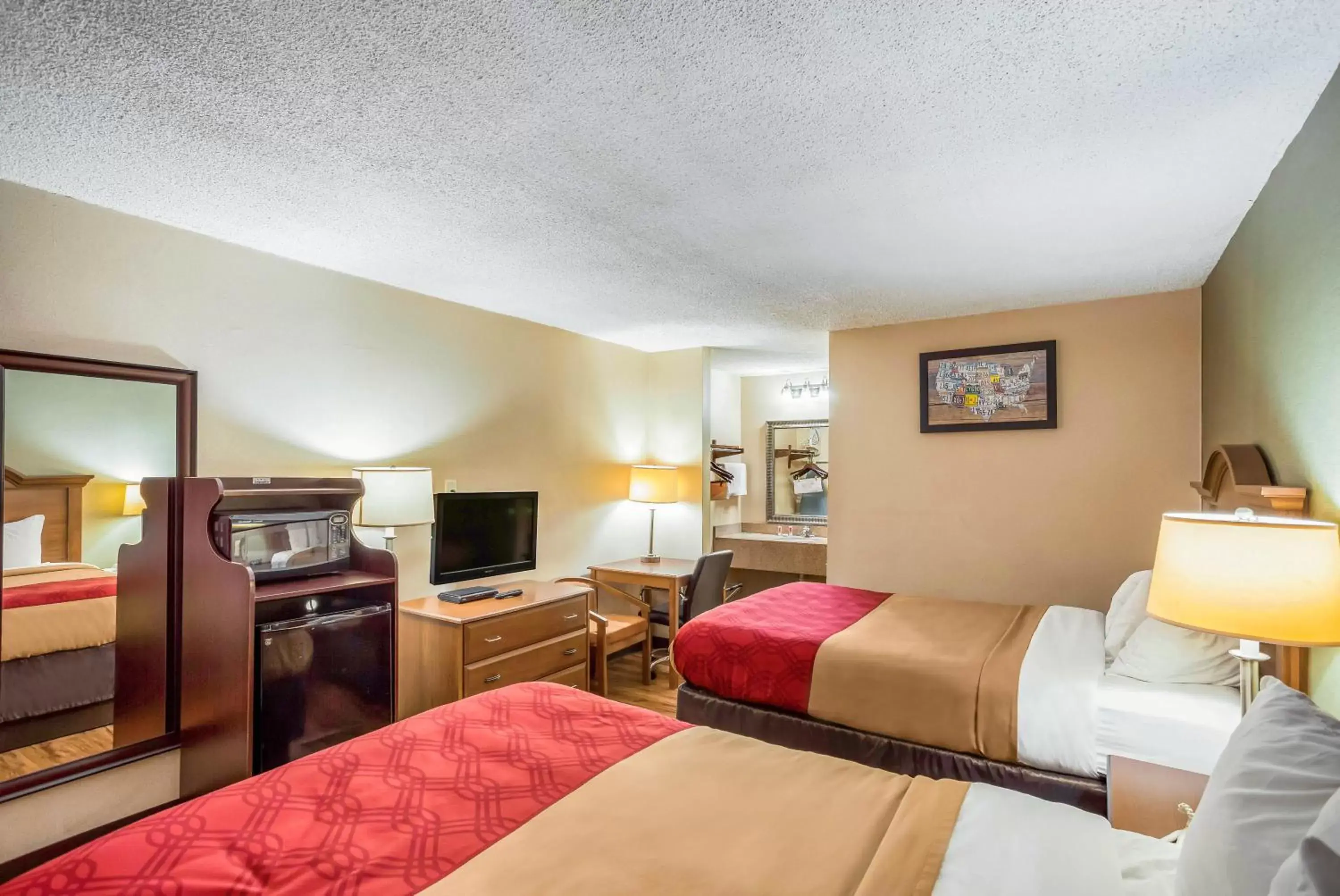 Photo of the whole room in Econo Lodge Huntington - Barboursville University Area