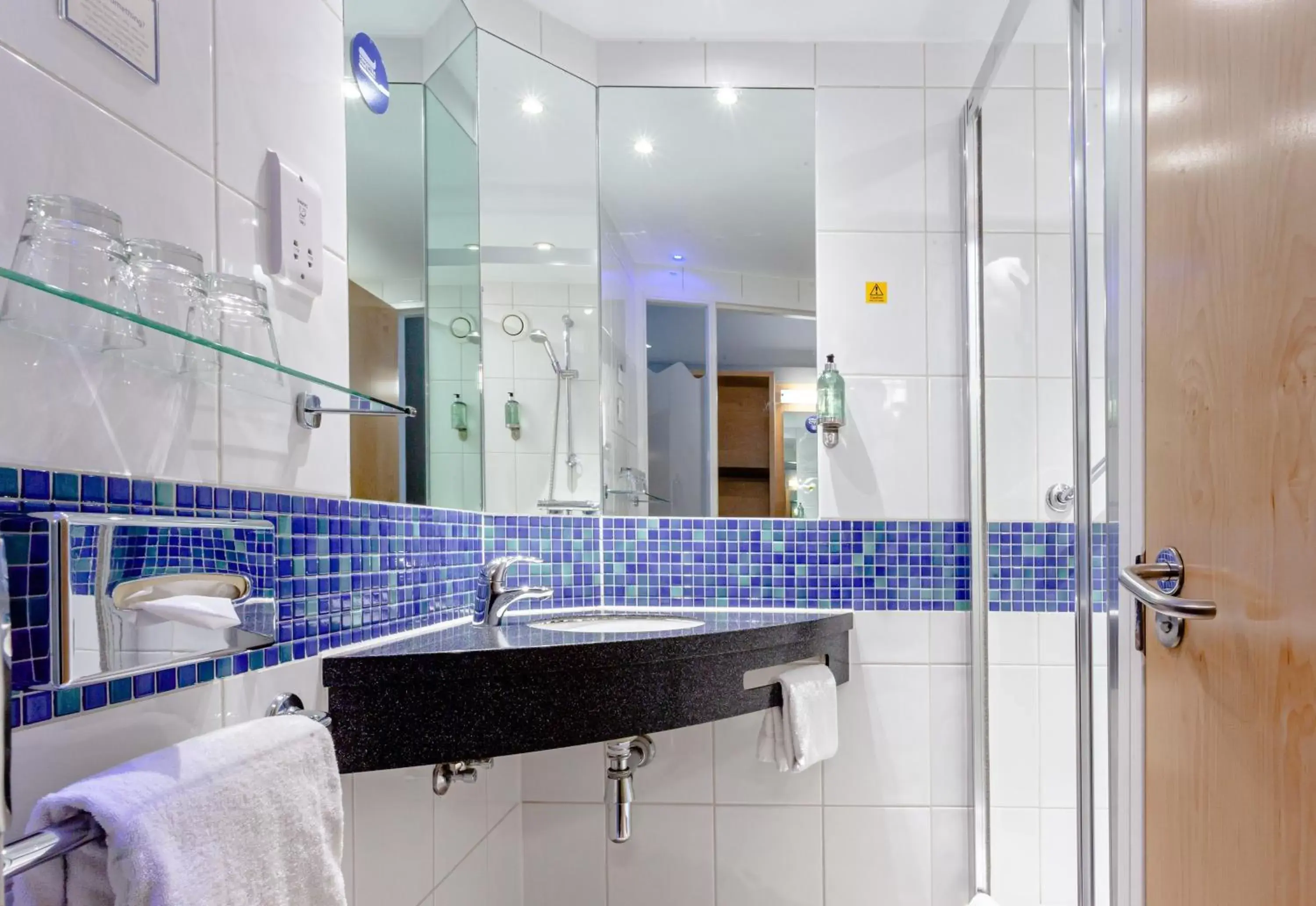 Shower, Bathroom in Holiday Inn Express - Glasgow - City Ctr Theatreland, an IHG Hotel