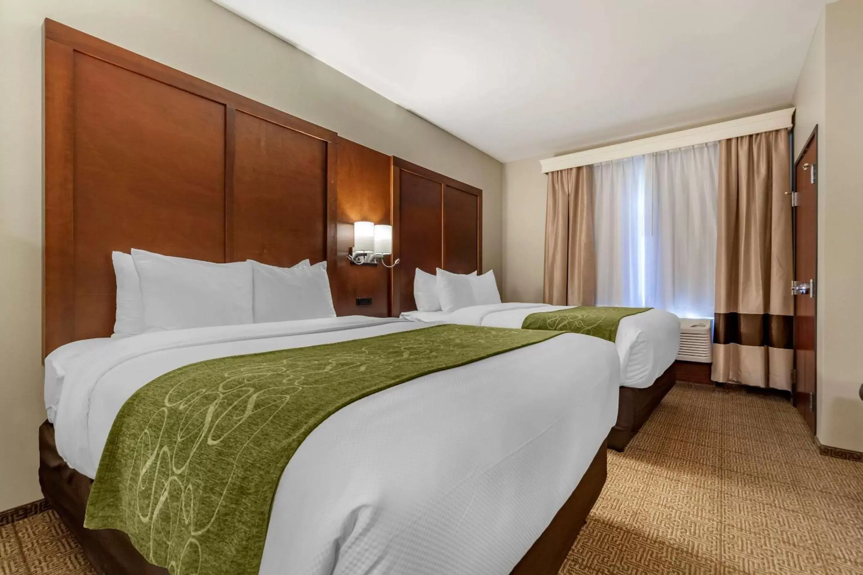 Bedroom, Bed in Comfort Suites Grand Island