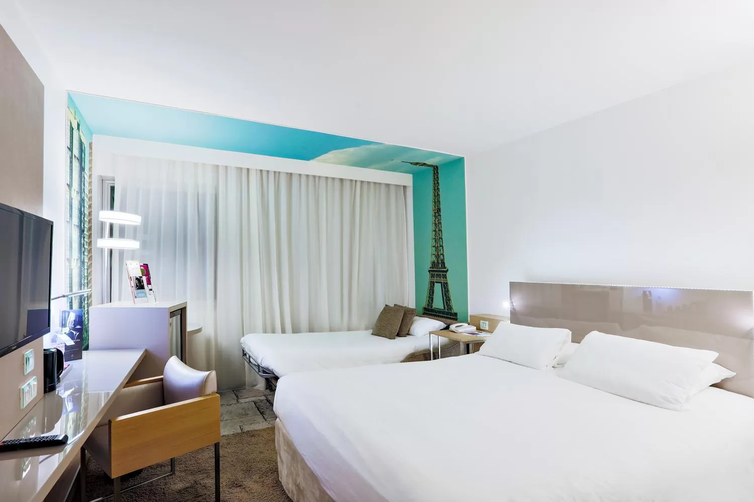 Staff, Bed in Mercure Paris Vaugirard Porte De Versailles