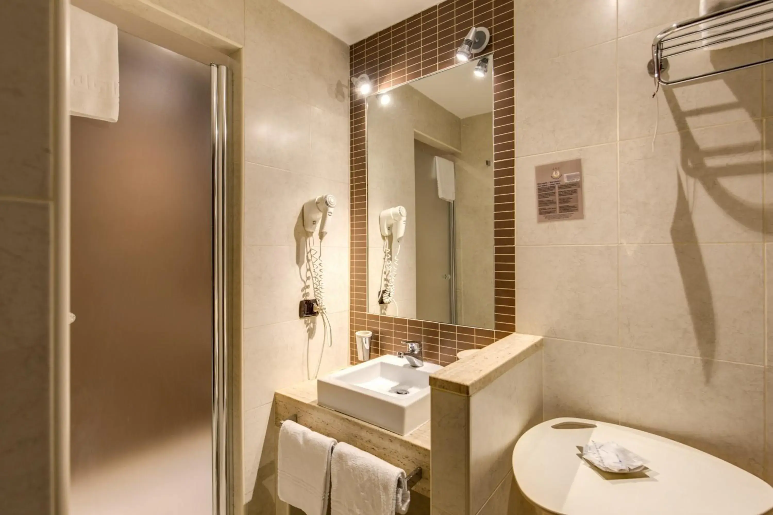 Bathroom in Hotel Everest Inn Rome