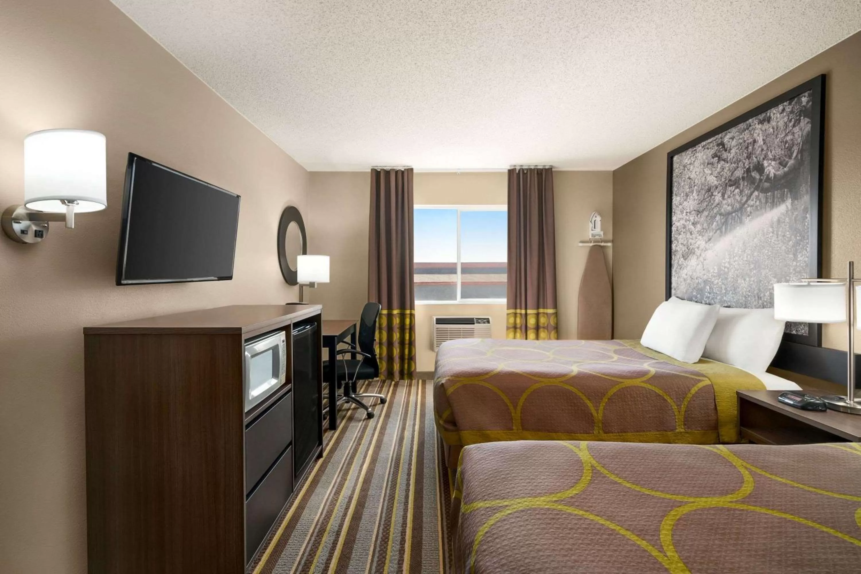 Photo of the whole room, Bed in Super 8 by Wyndham Liberal KS