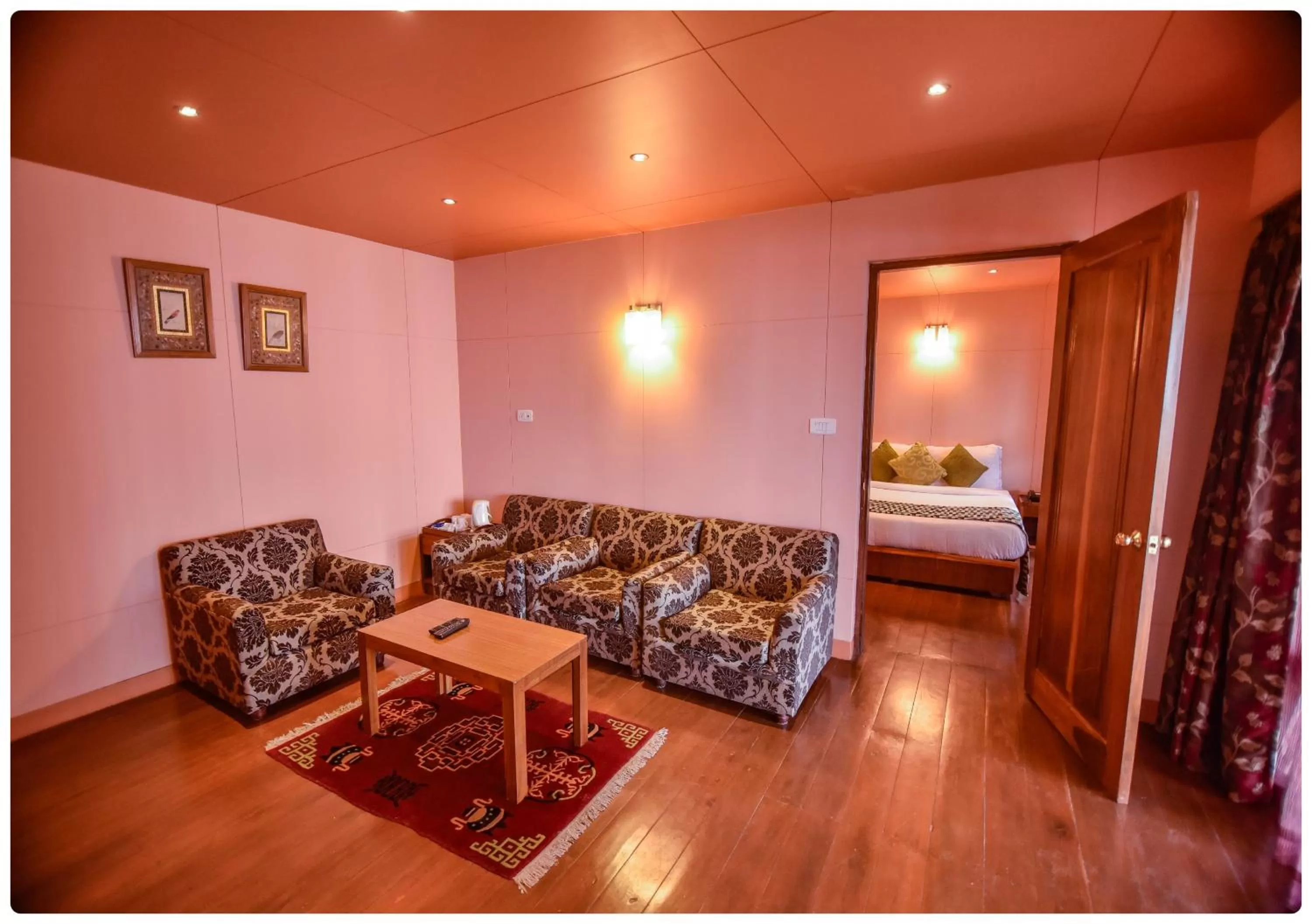 Living room, Seating Area in Cedar Inn