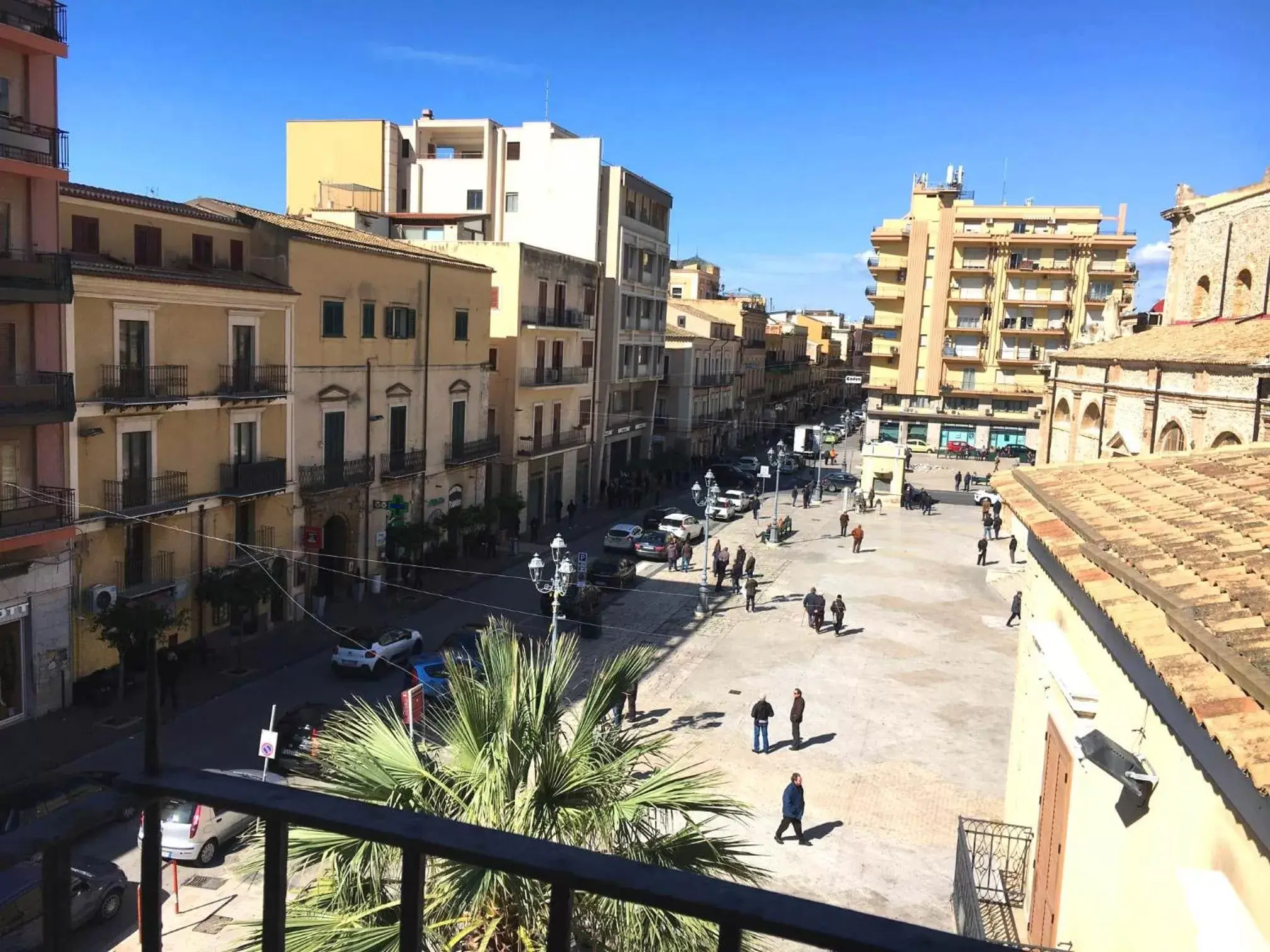 Street view in Piazza Grande