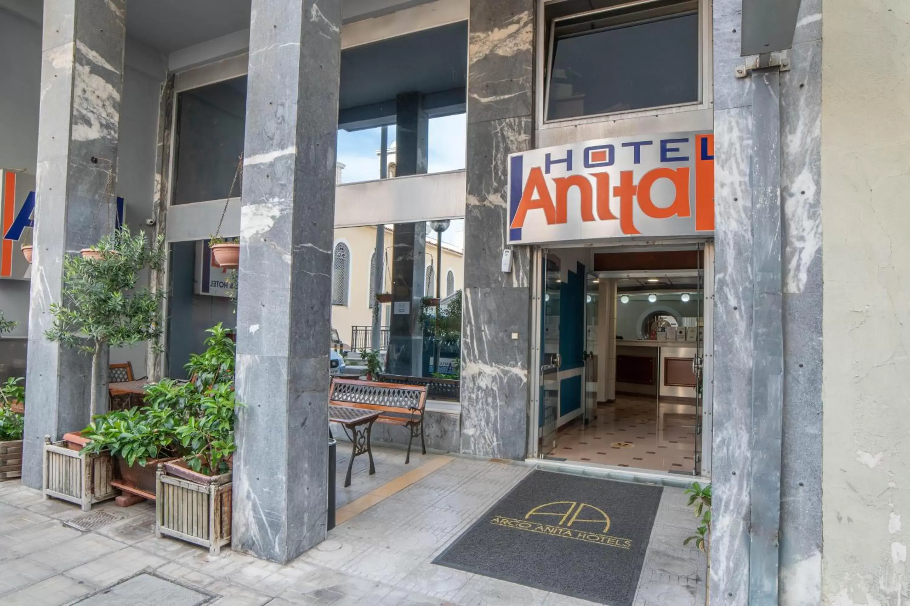 Facade/entrance in Anita Hotel