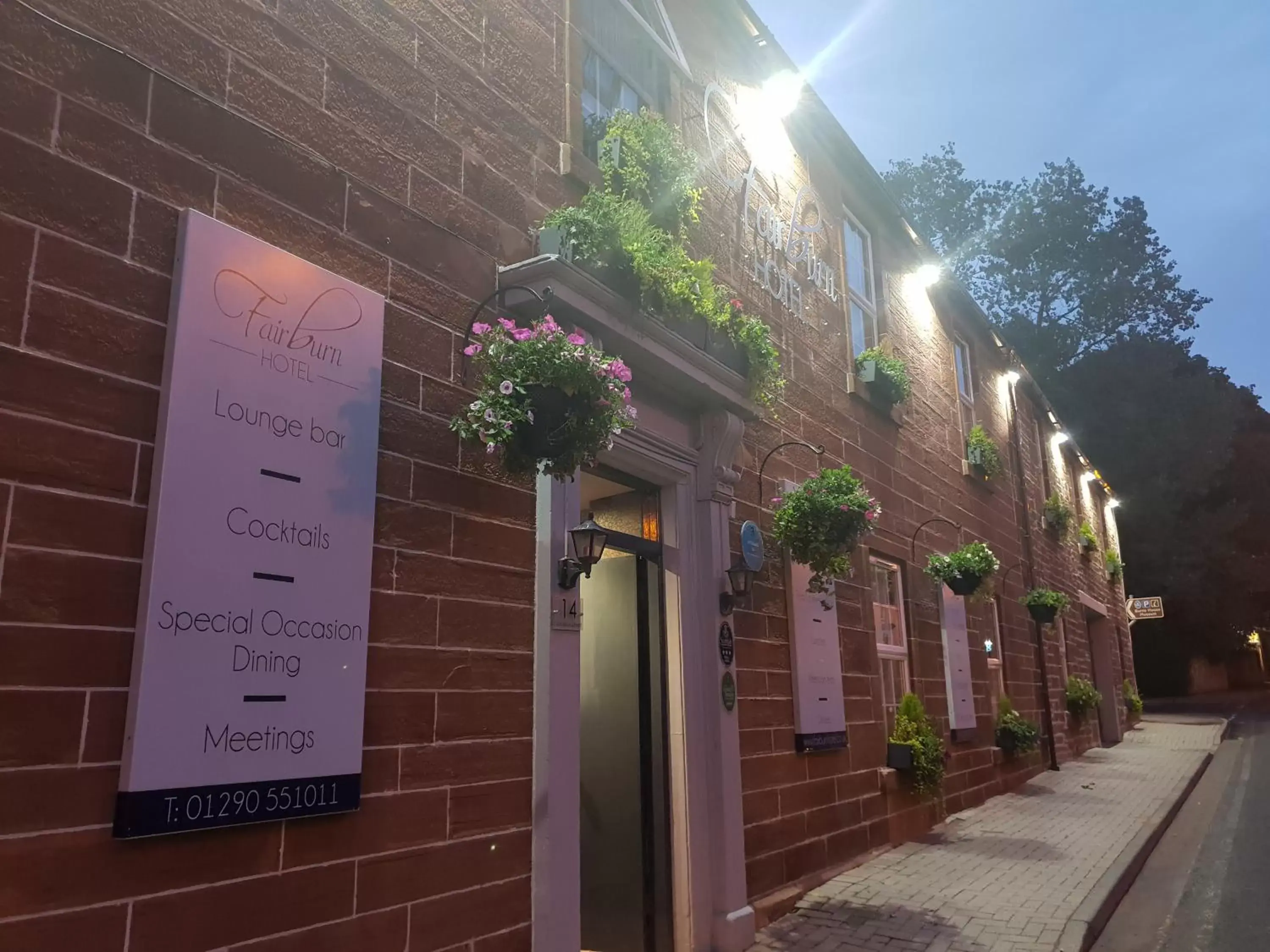 Facade/entrance, Property Building in Fairburn Hotel