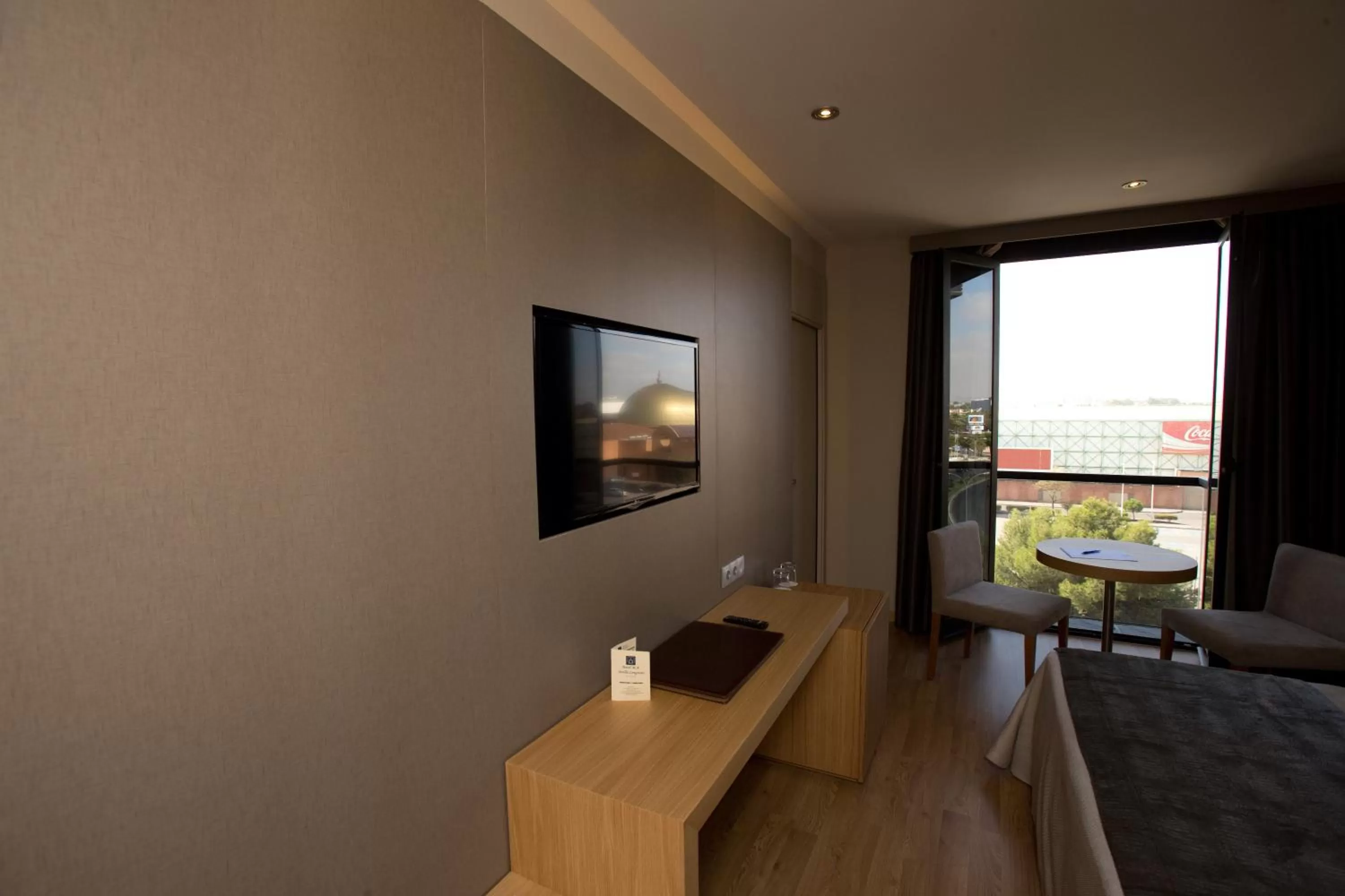 TV and multimedia in M.A. Hotel Sevilla Congresos