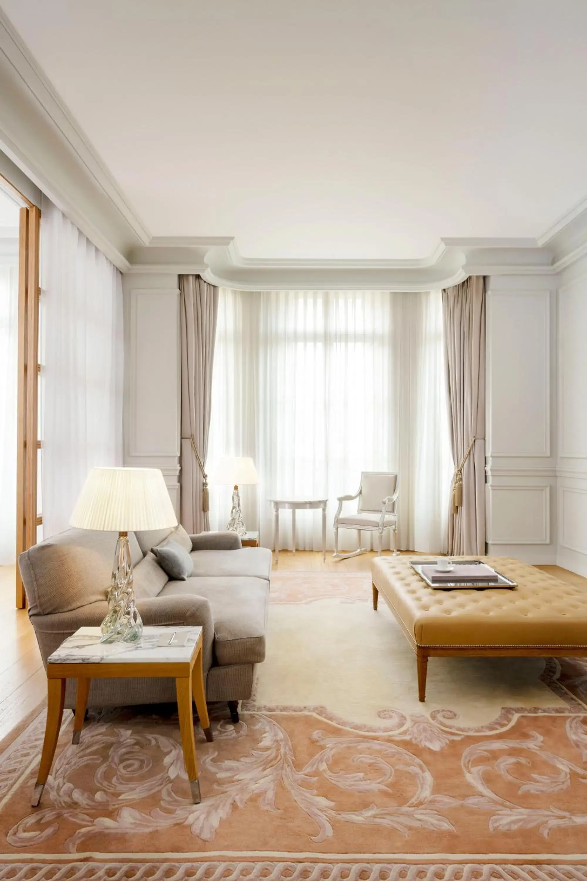 Living room, Seating Area in Le Royal Monceau Hotel Raffles Paris