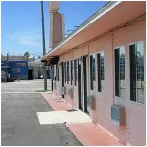 Facade/entrance, Property Building in Tower Motel Long Beach