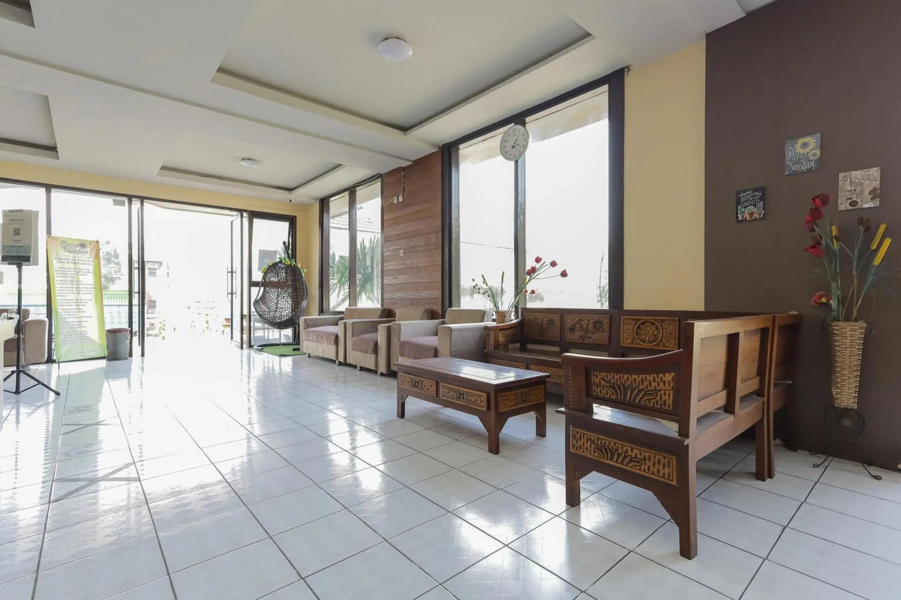 Seating area in OYO 564 Bunga Matahari Guest House And Hotel