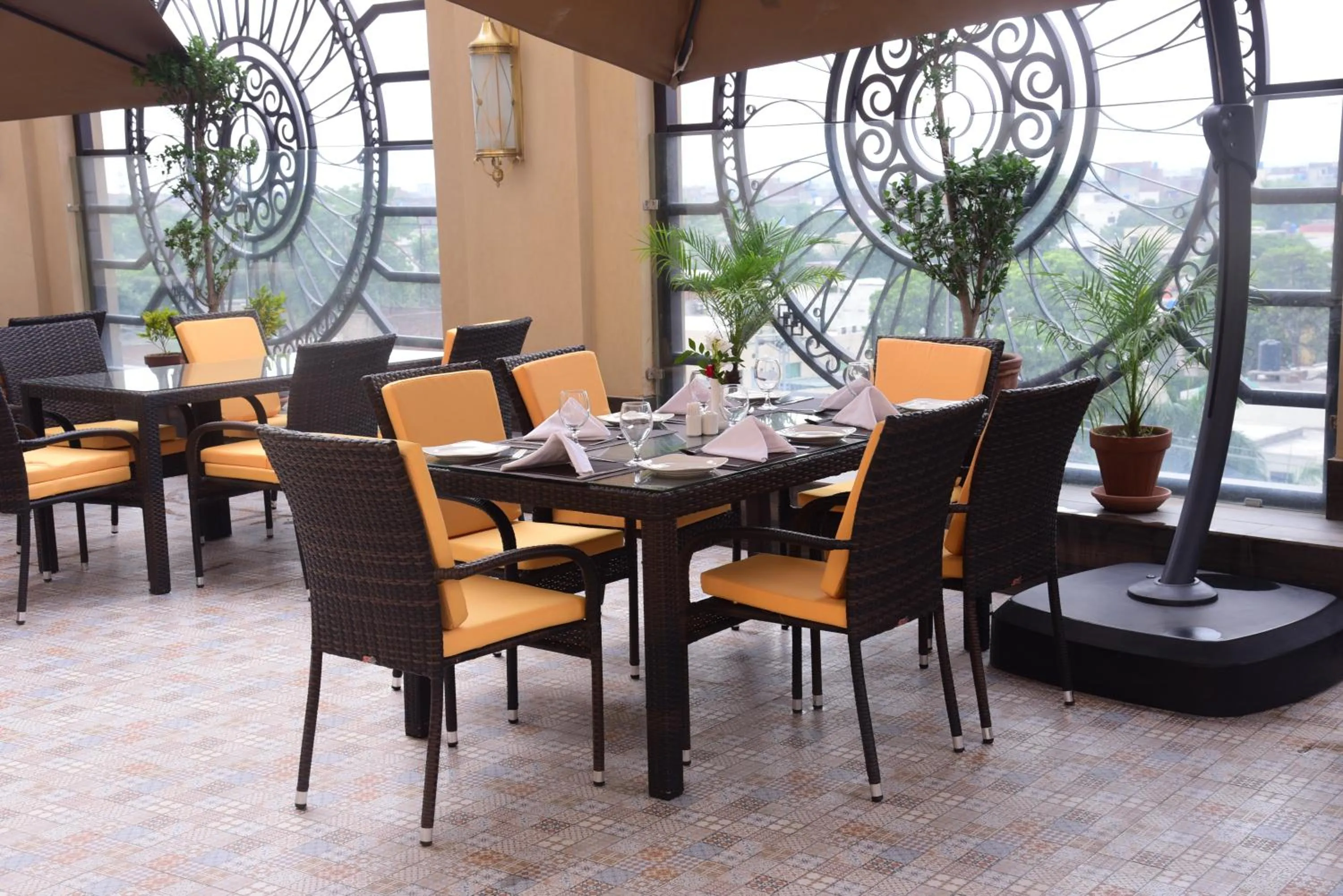 Restaurant/places to eat in Best Western Premier Hotel Gulberg Lahore