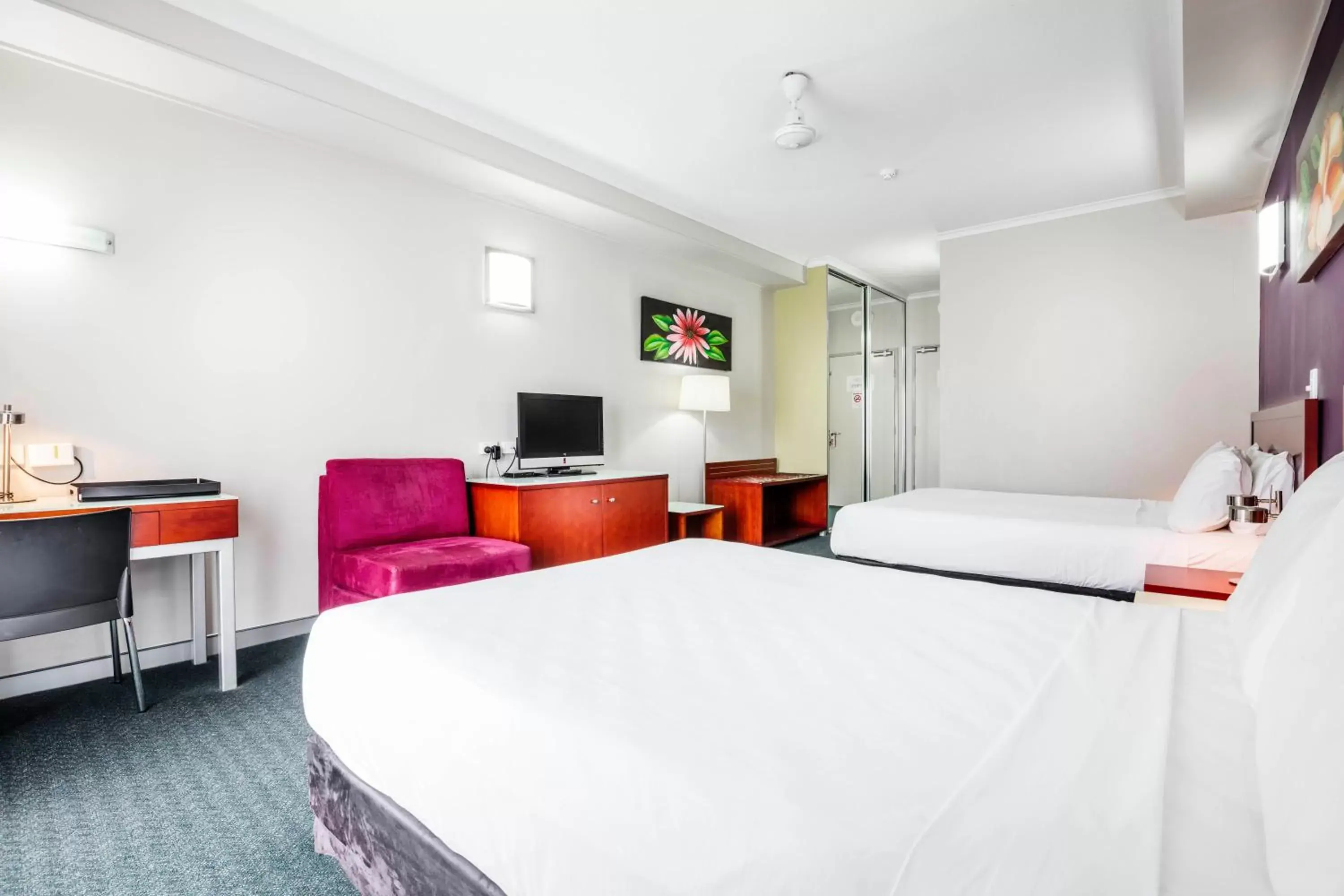 Bedroom, Bed in Novotel Darwin Airport