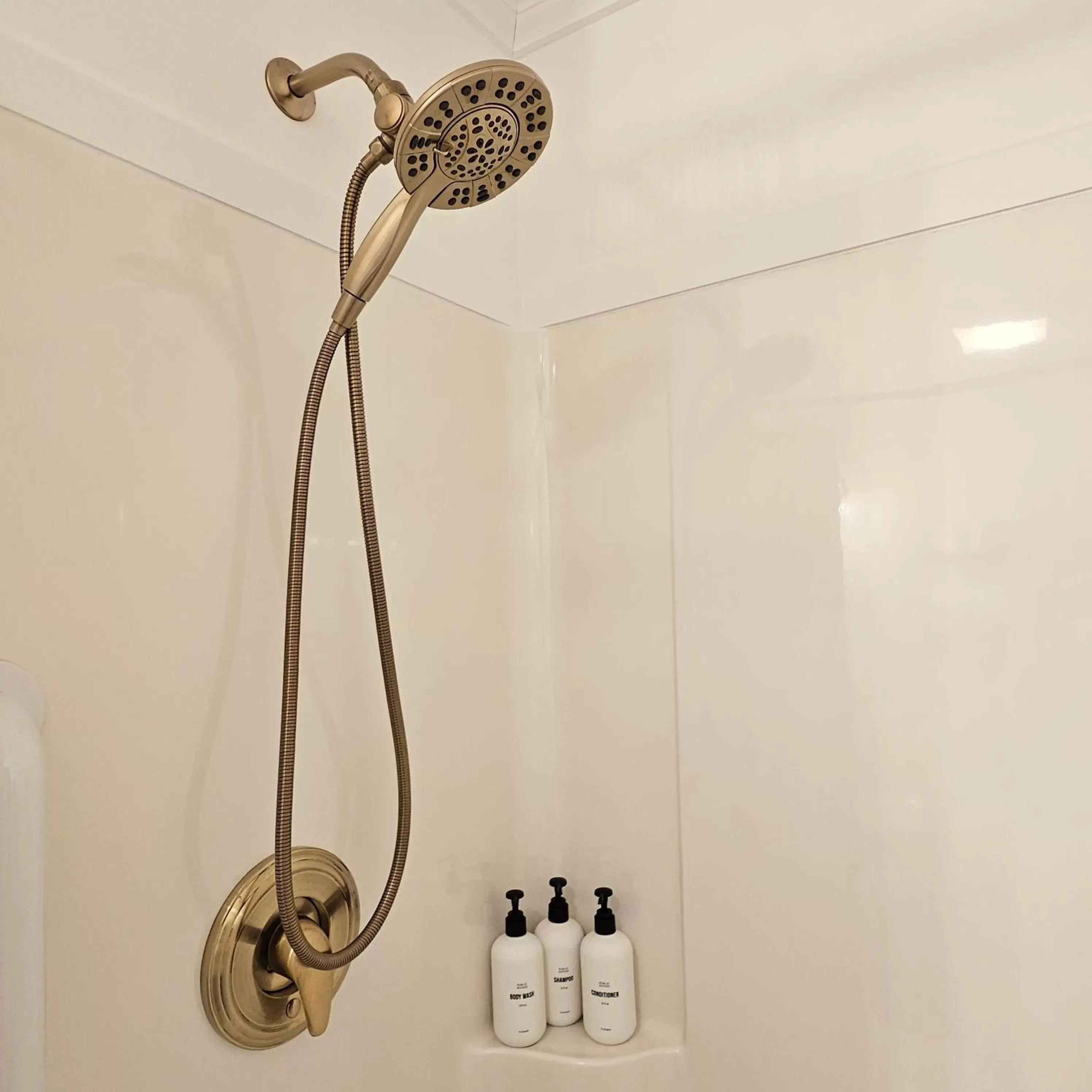 Shower, Bathroom in CedarWood Inn