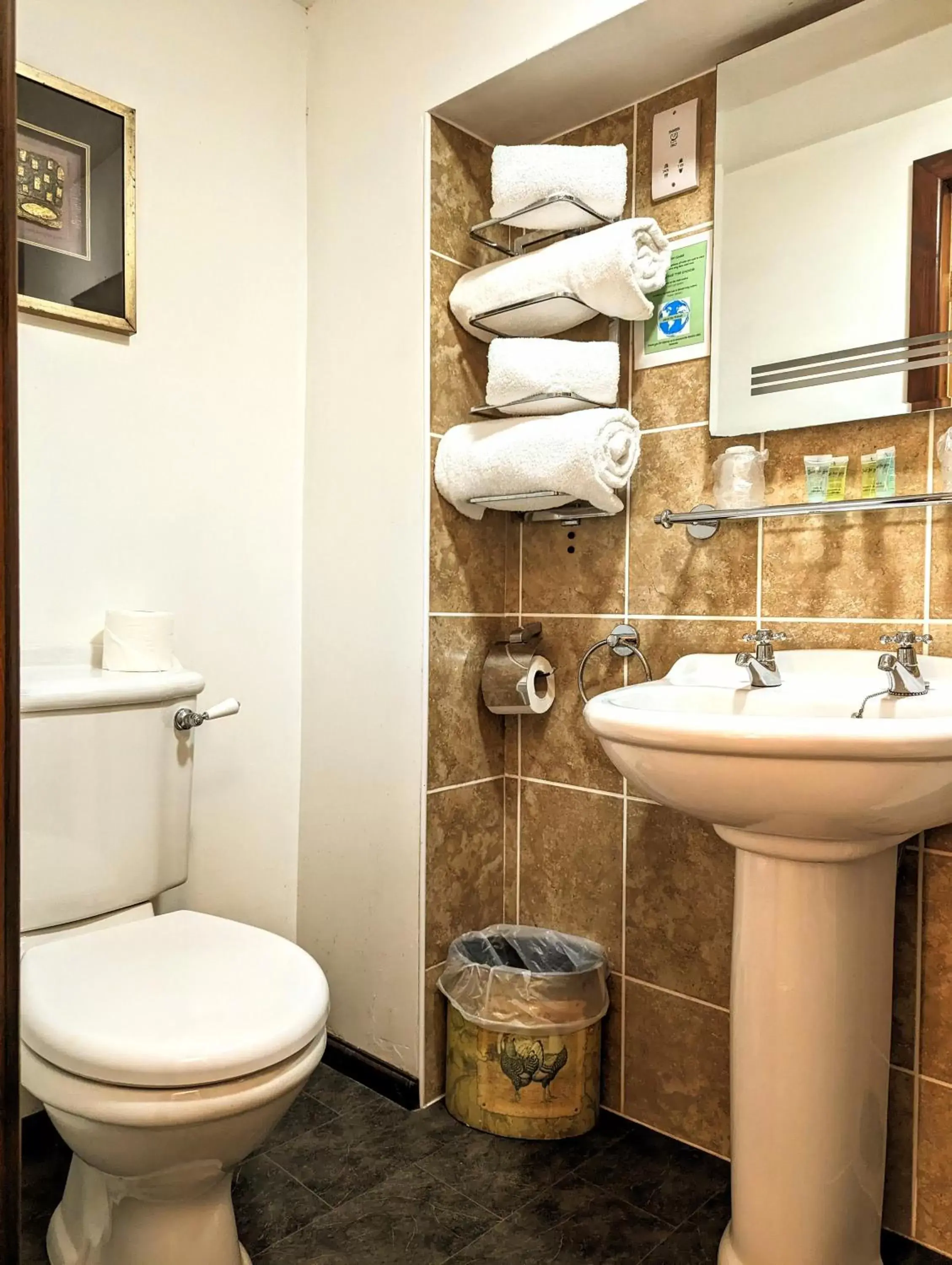 Bathroom in Brookside Hotel & Restaurant