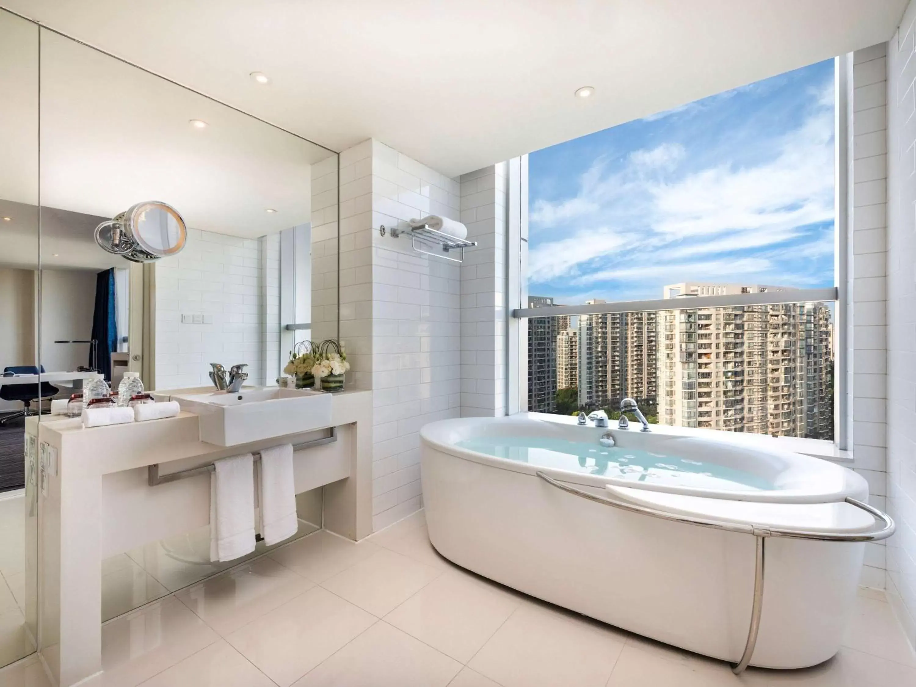 Photo of the whole room, Bathroom in Grand Mercure Shanghai Century Park