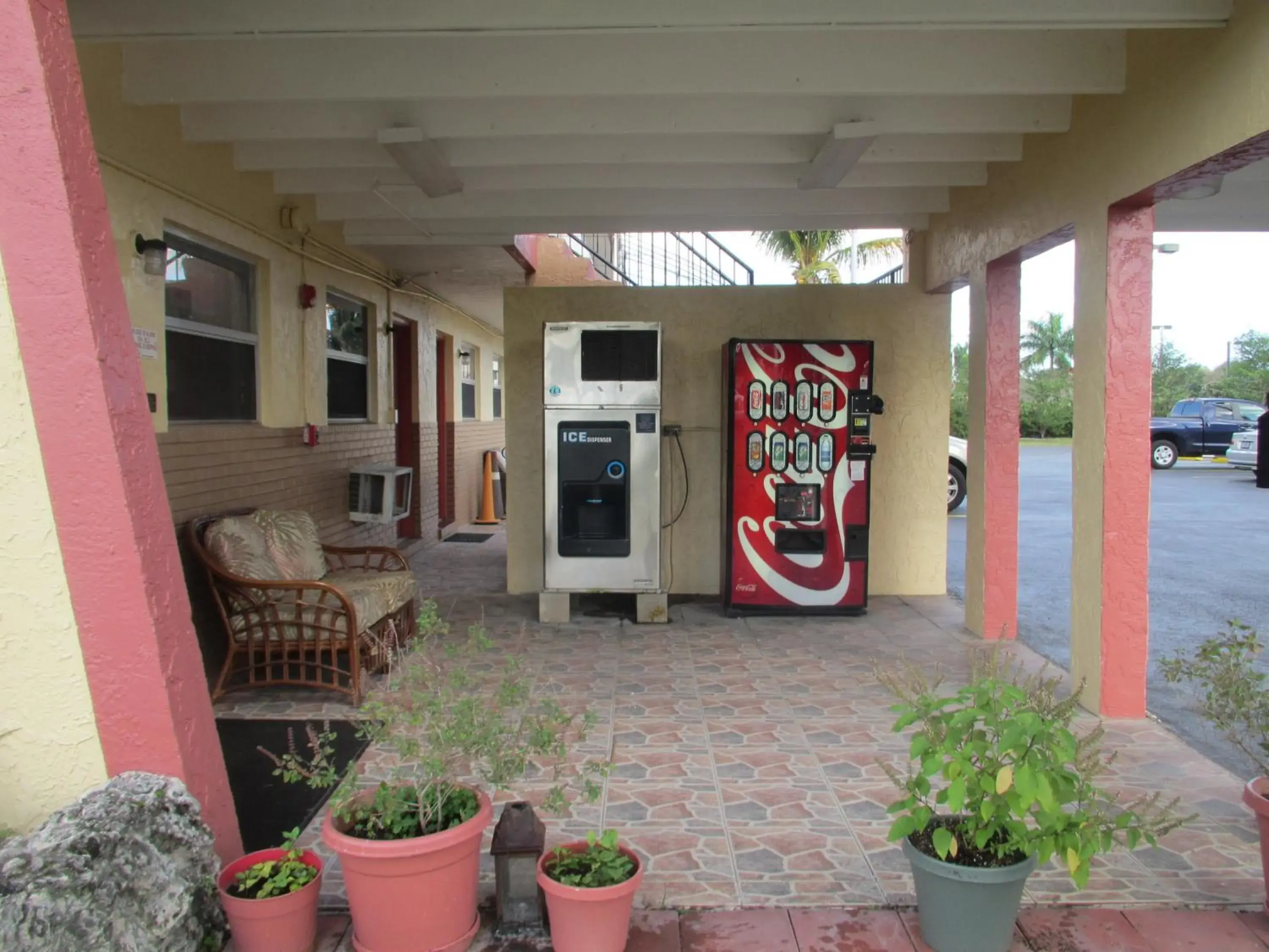 On-site shops in Country Lodge