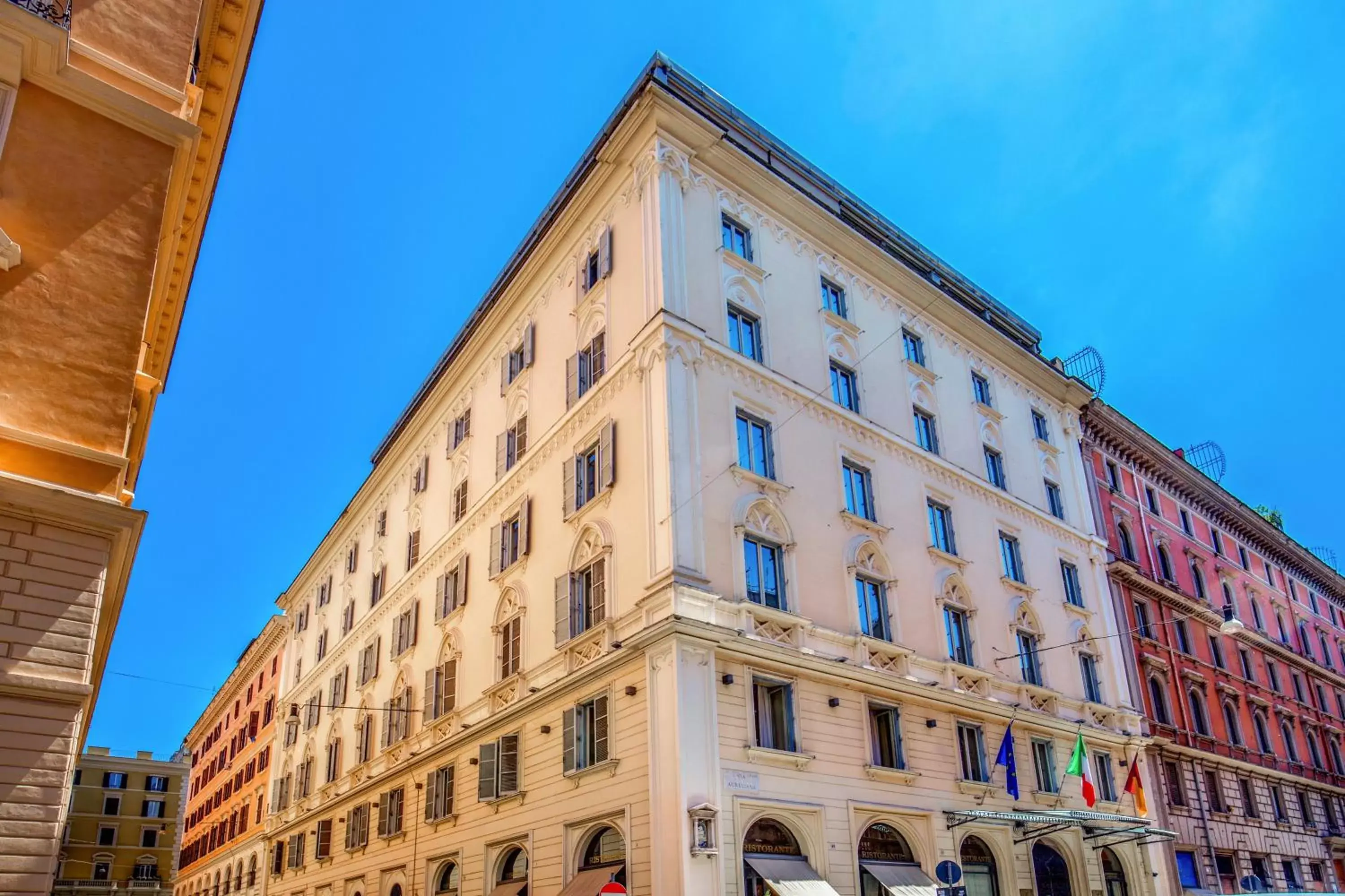 Facade/entrance, Property Building in UNAWAY Hotel Empire Roma