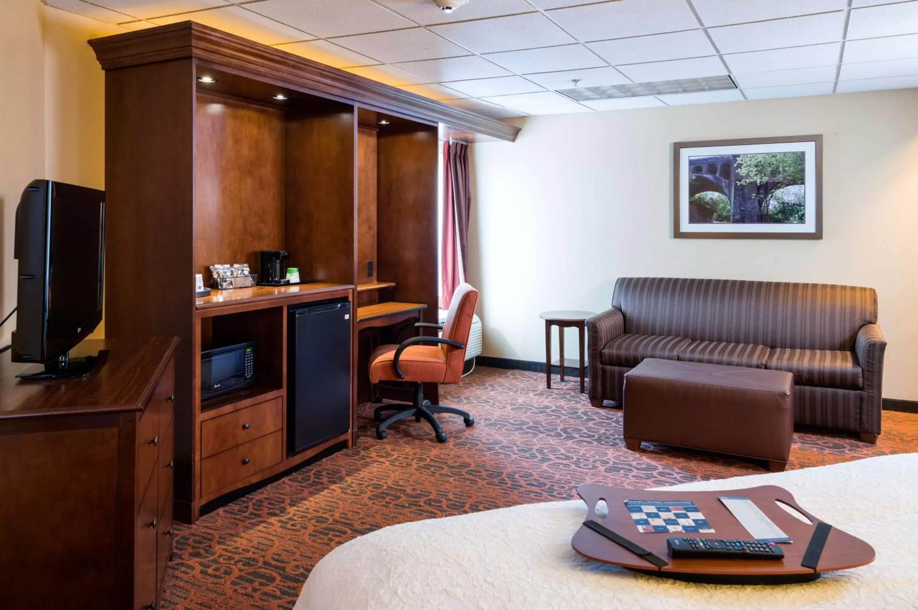 Bed, Seating Area in Hampton Inn Selinsgrove/Shamokin Dam