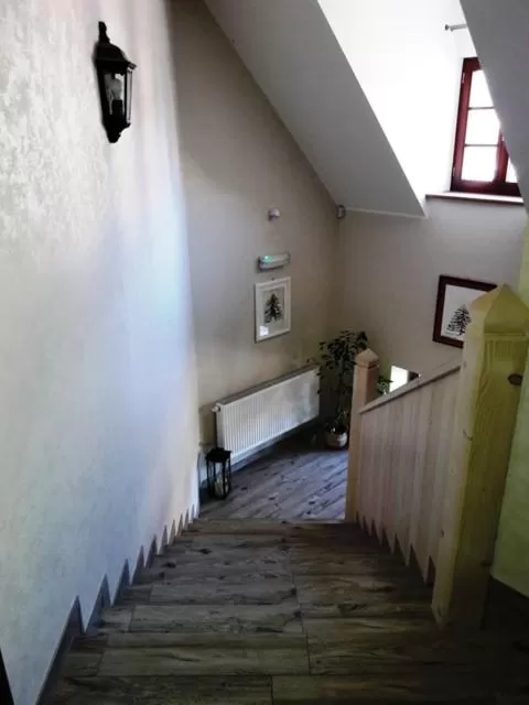 Gościniec Dworski w Ropie - Pokoje gościnne