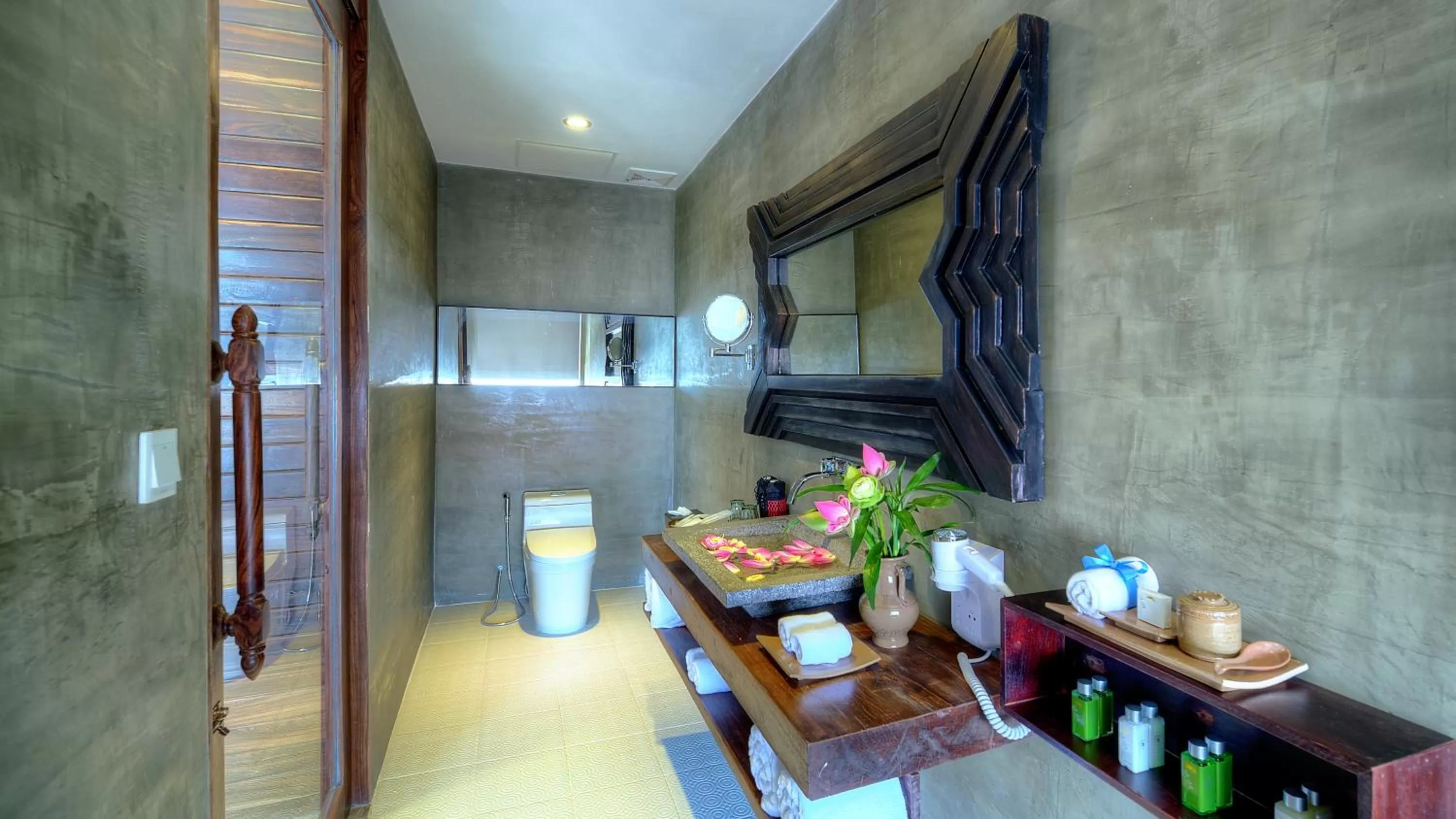 Bathroom in Golden Temple Retreat