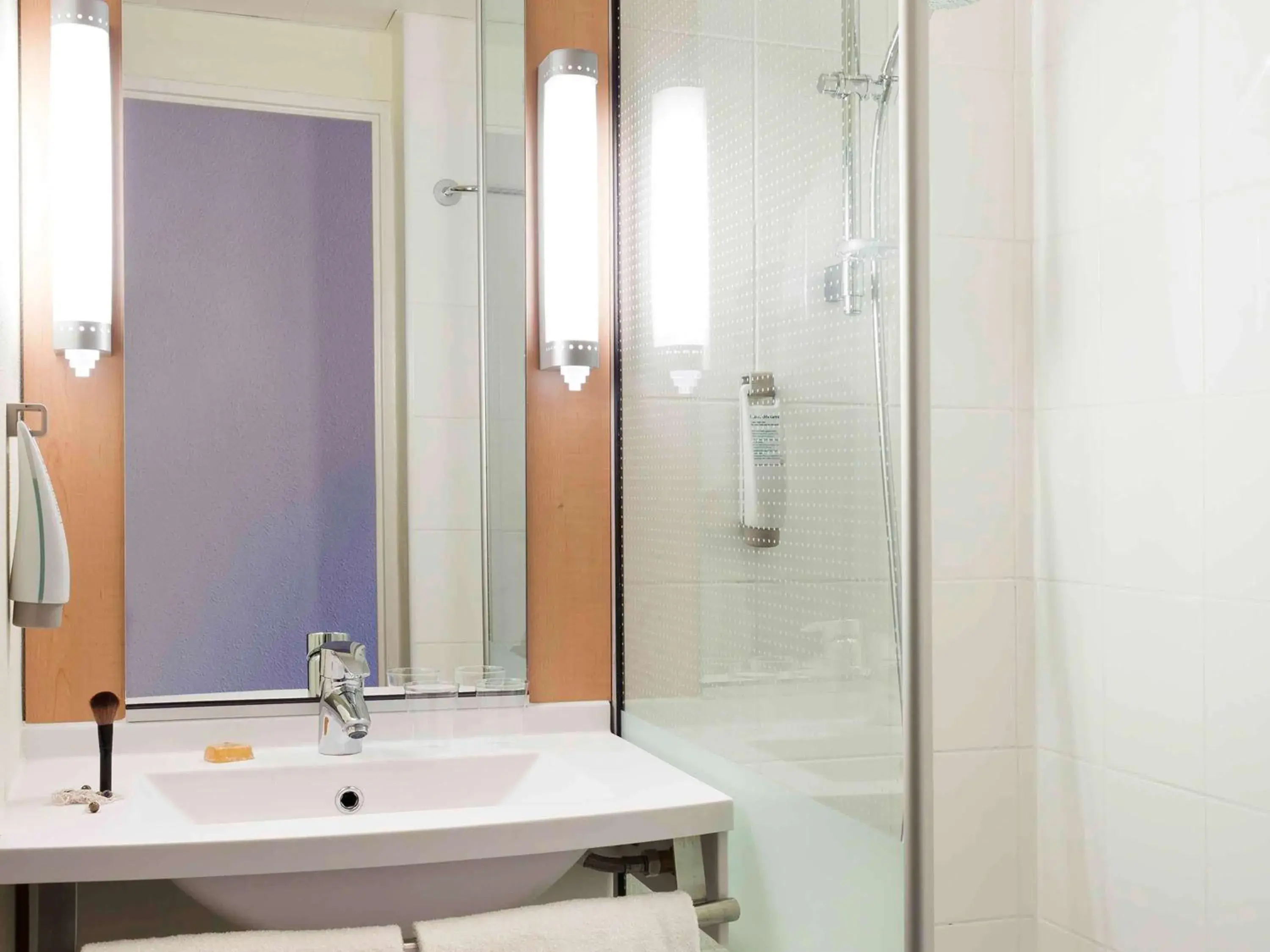 Photo of the whole room, Bathroom in ibis Marseille Bonneveine Calanques Plages