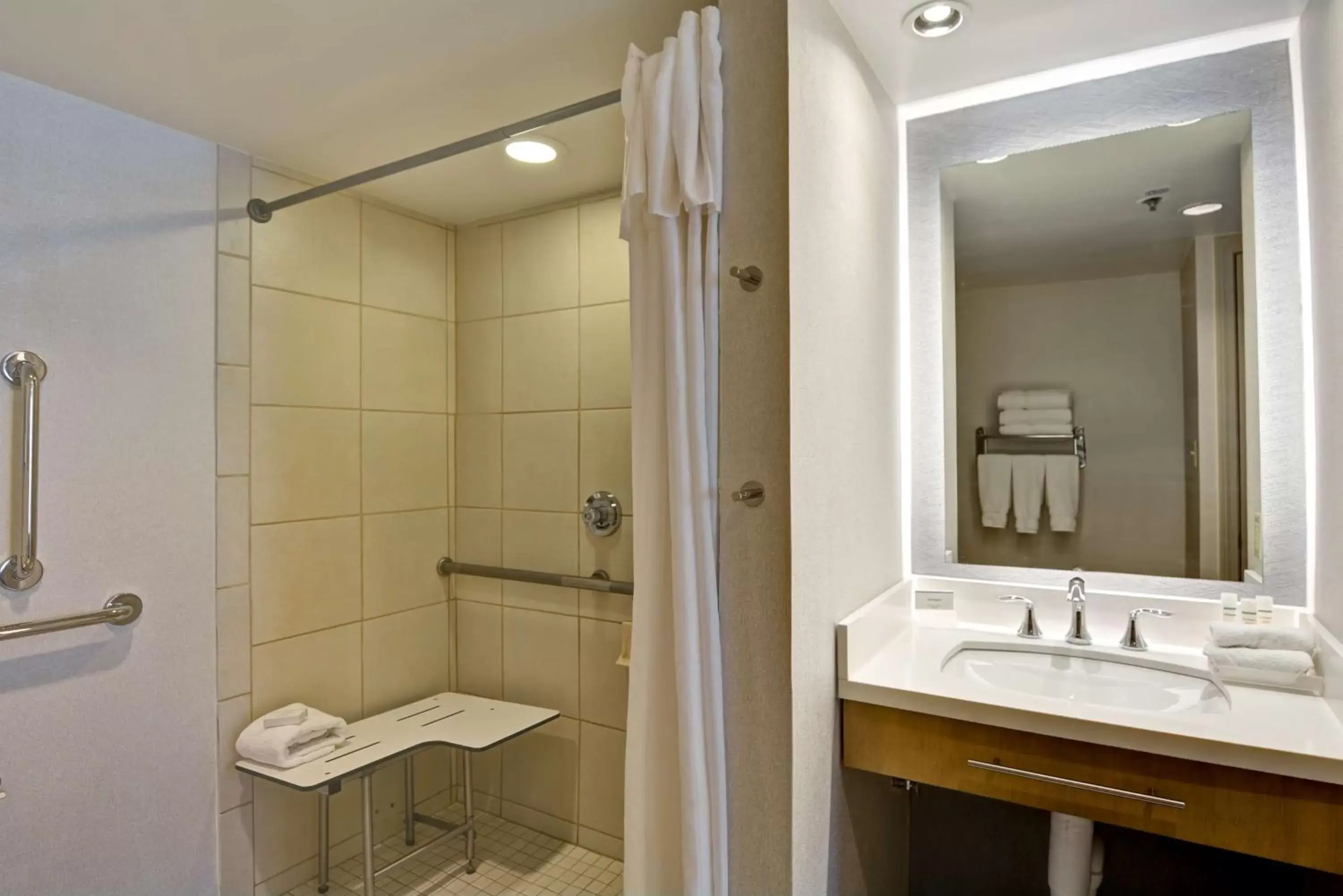 Bathroom in Homewood Suites Hartford/Windsor Locks