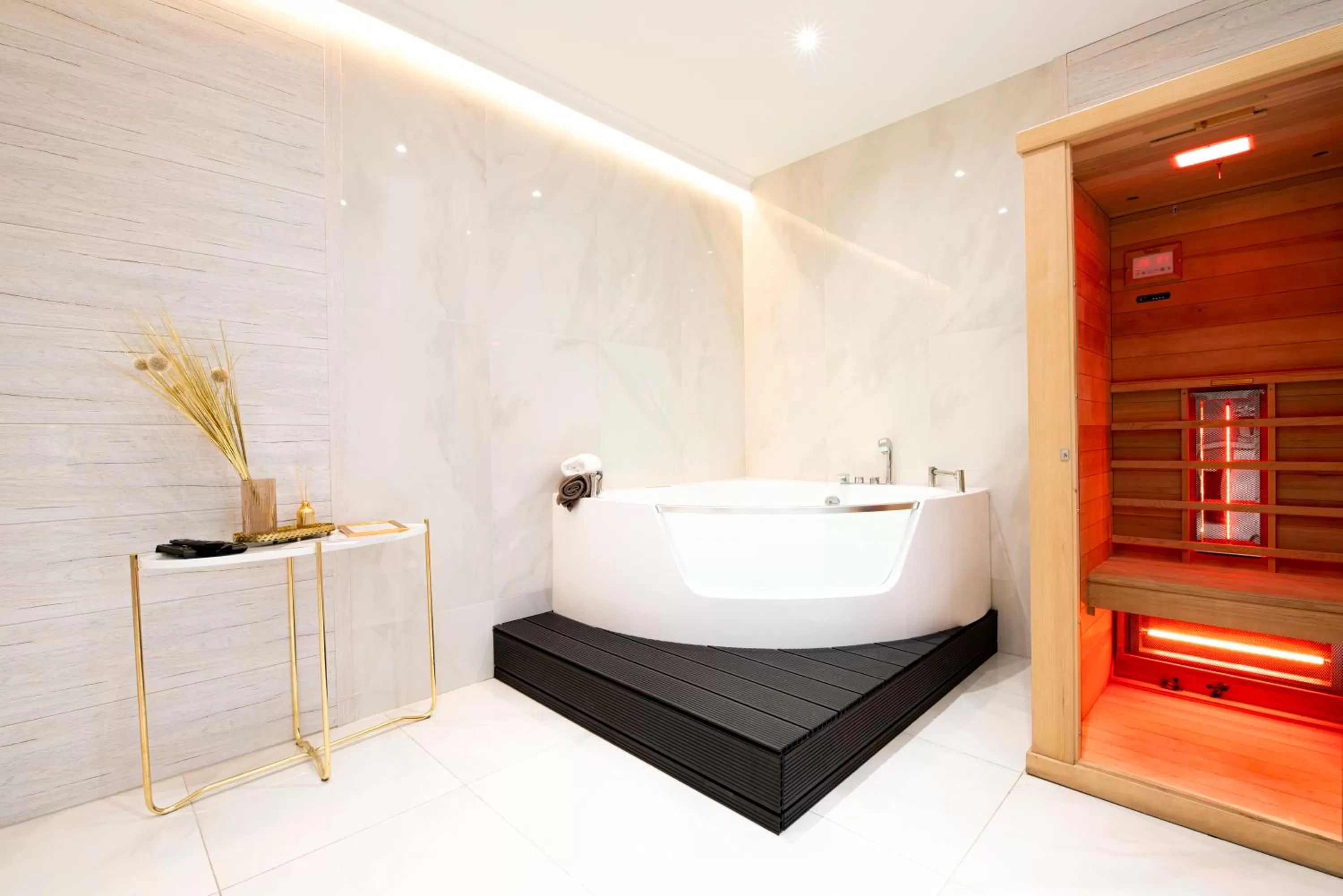 Hot Tub, Bathroom in Jacuzzi SPA Prestige