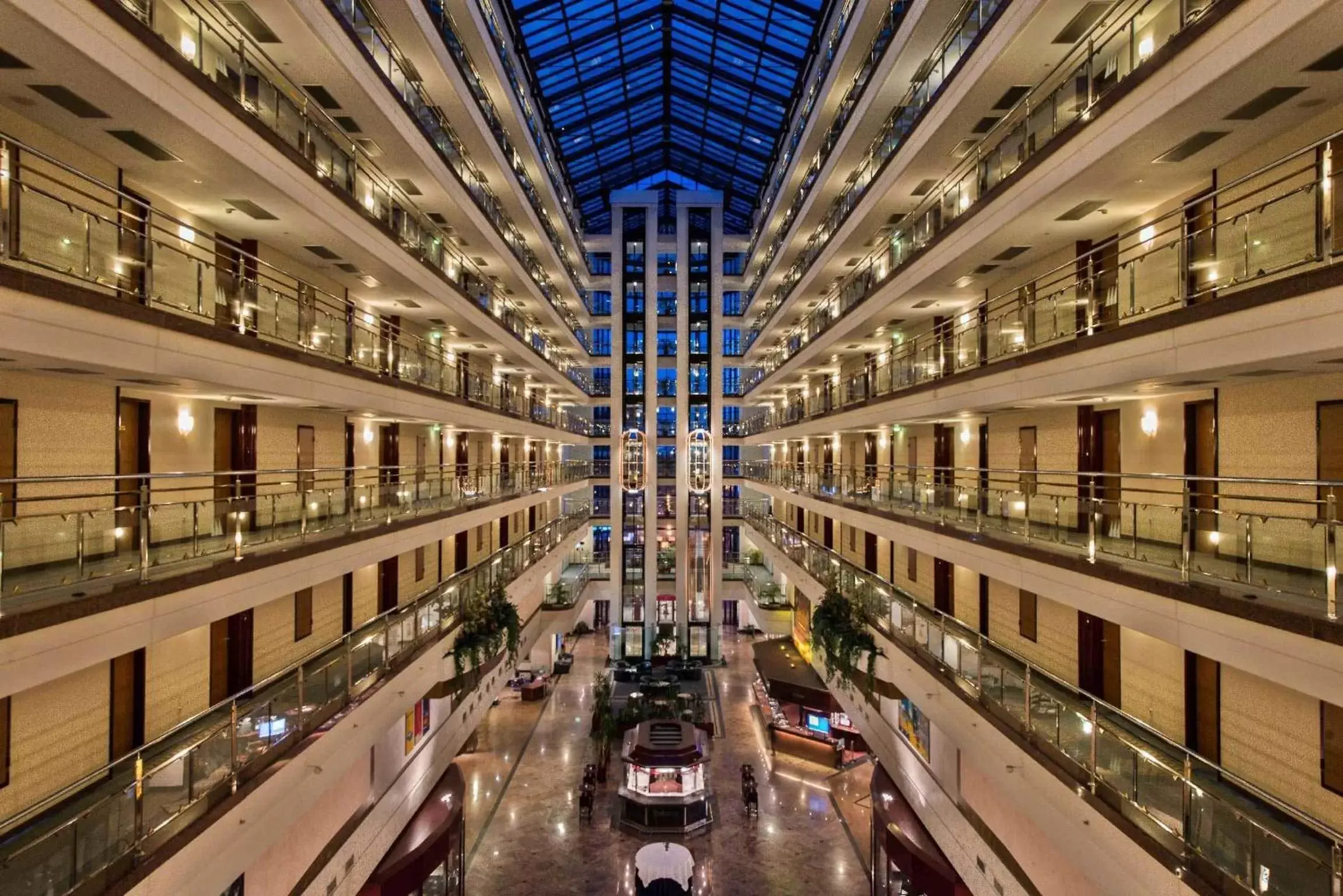 Lobby or reception, Supermarket/Shops in Maritim Hotel Magdeburg