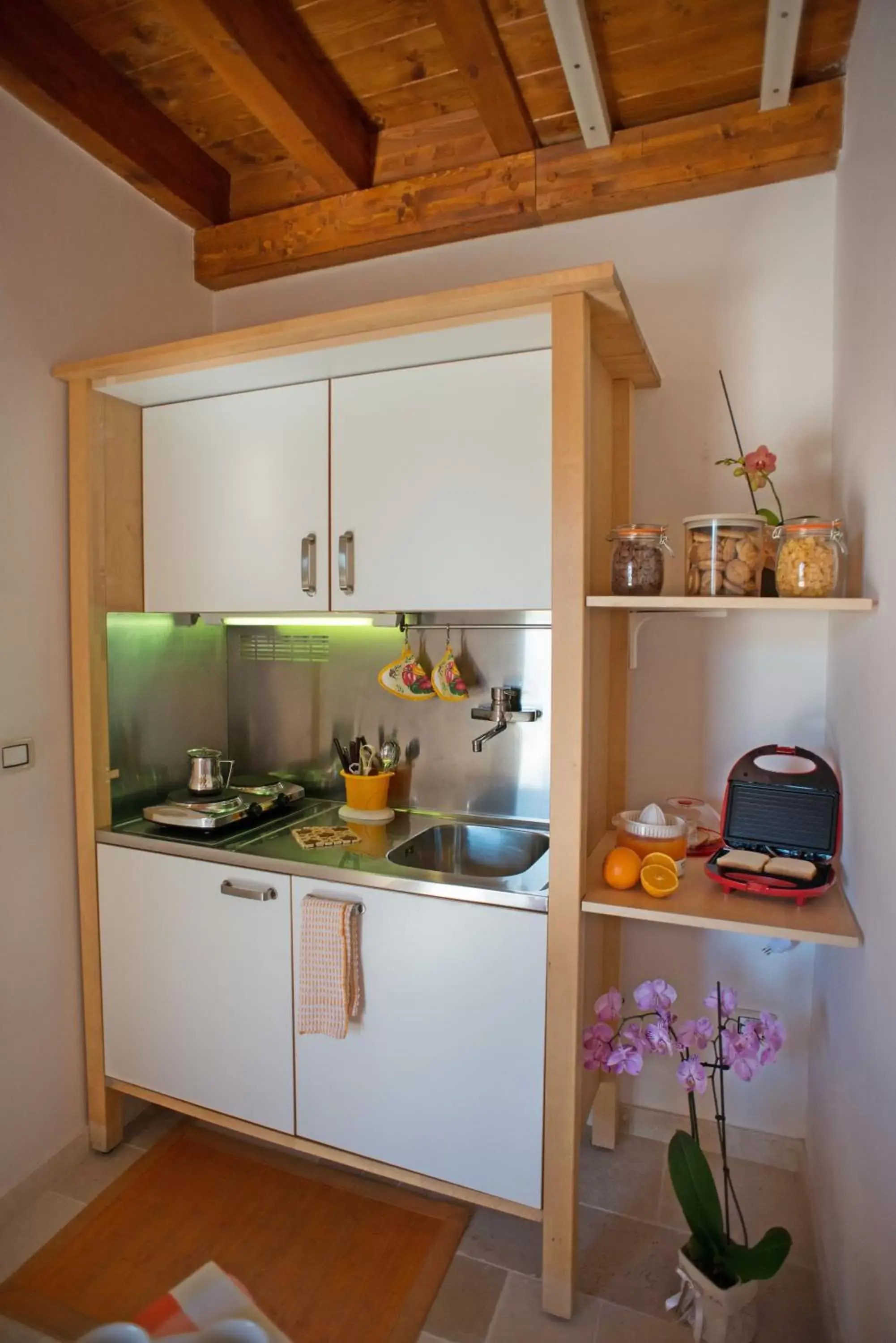 Kitchen/Kitchenette in Grandi Trulli Bed & Breakfast