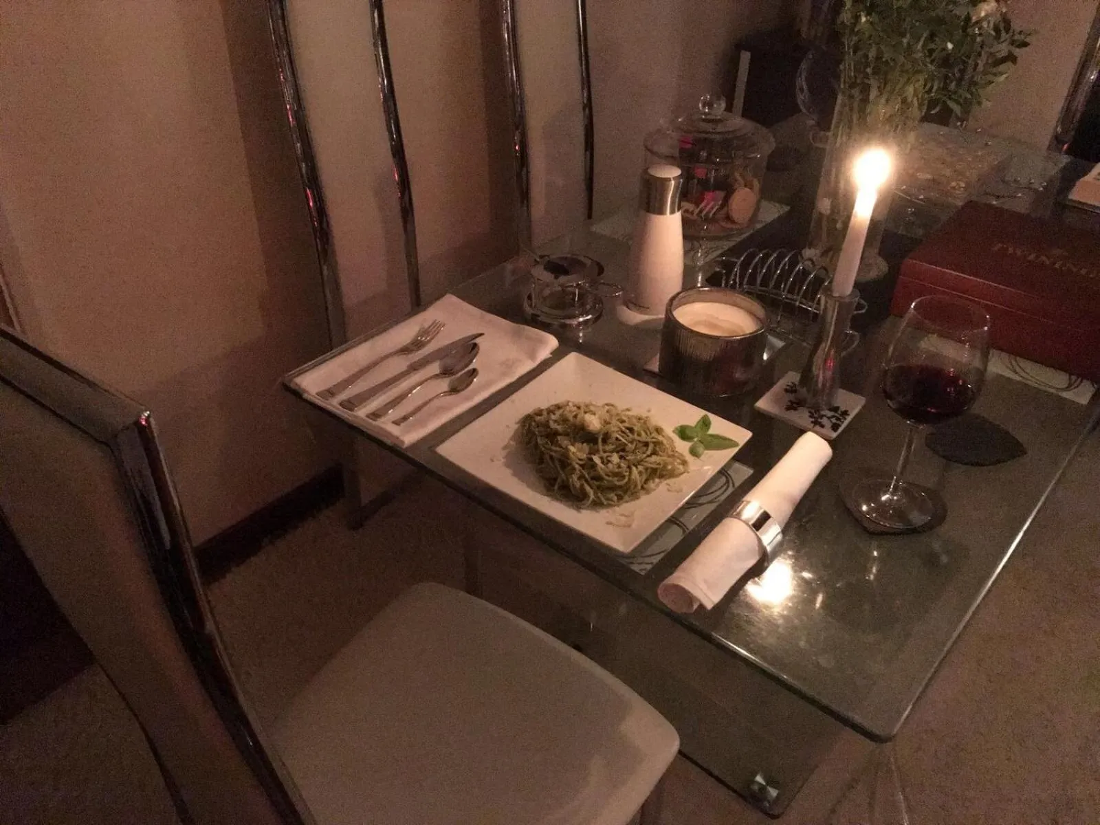 Restaurant/places to eat in Bianca's House Hotel Heathrow Airport