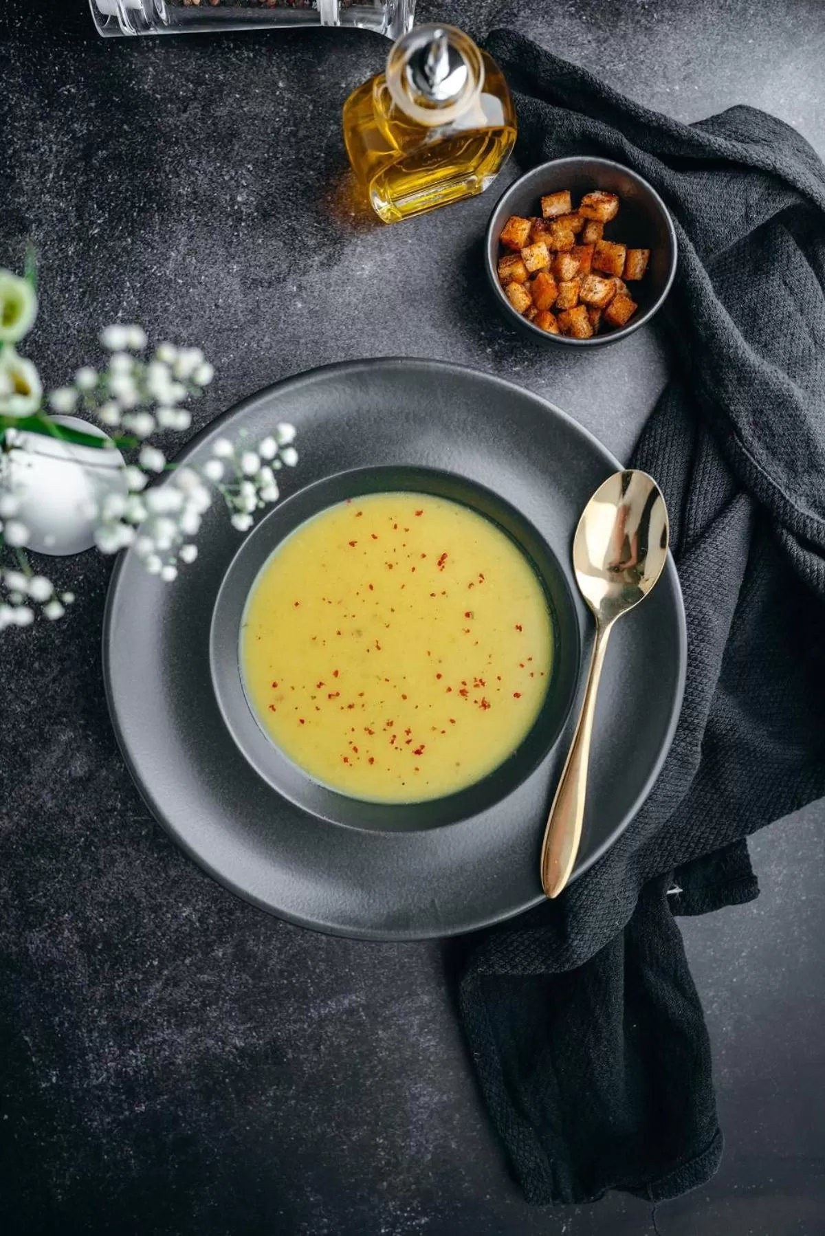 Restaurant/places to eat in Ambasador Hotel