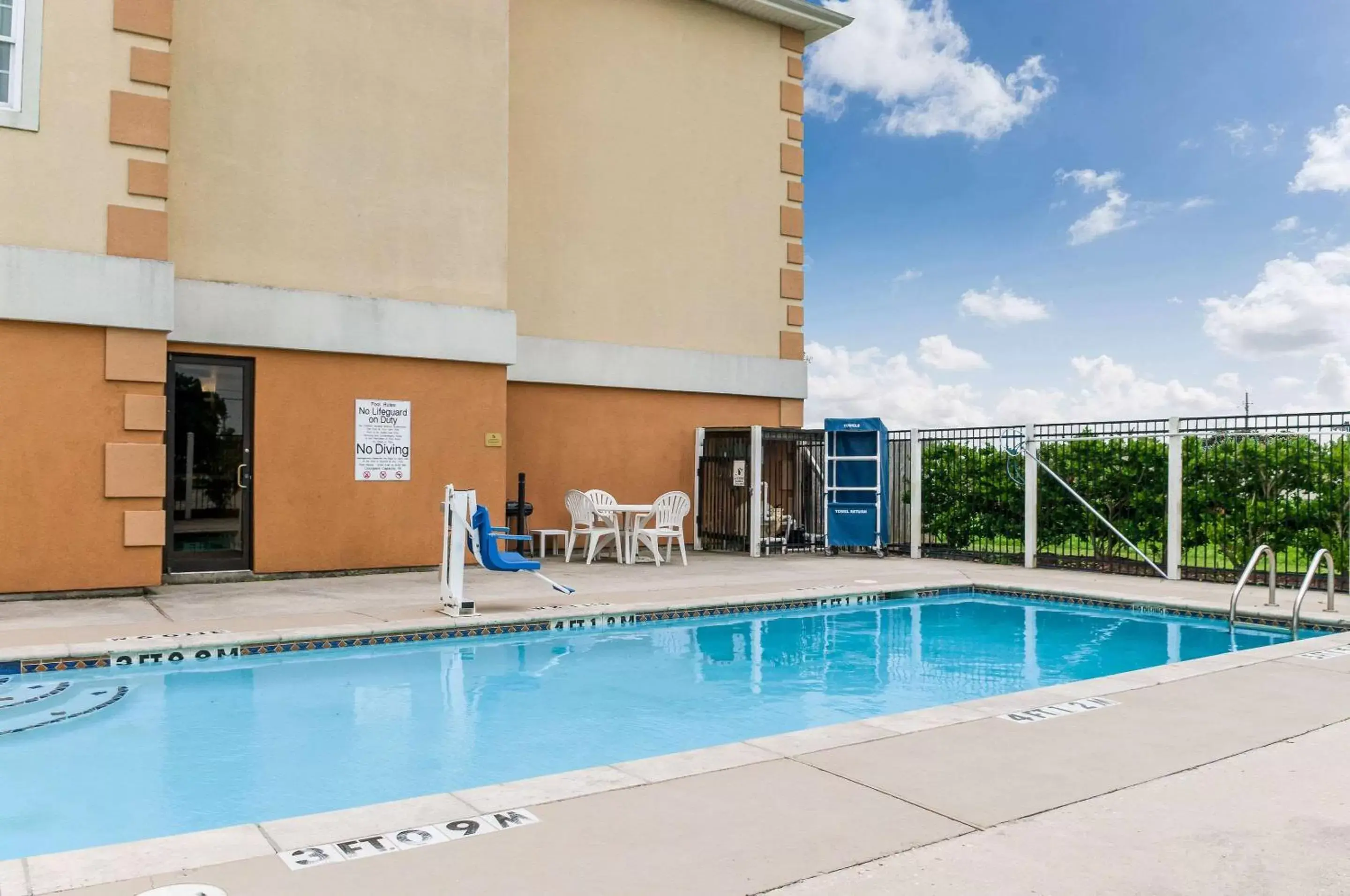 On site, Swimming Pool in Quality Inn & Suites Houma