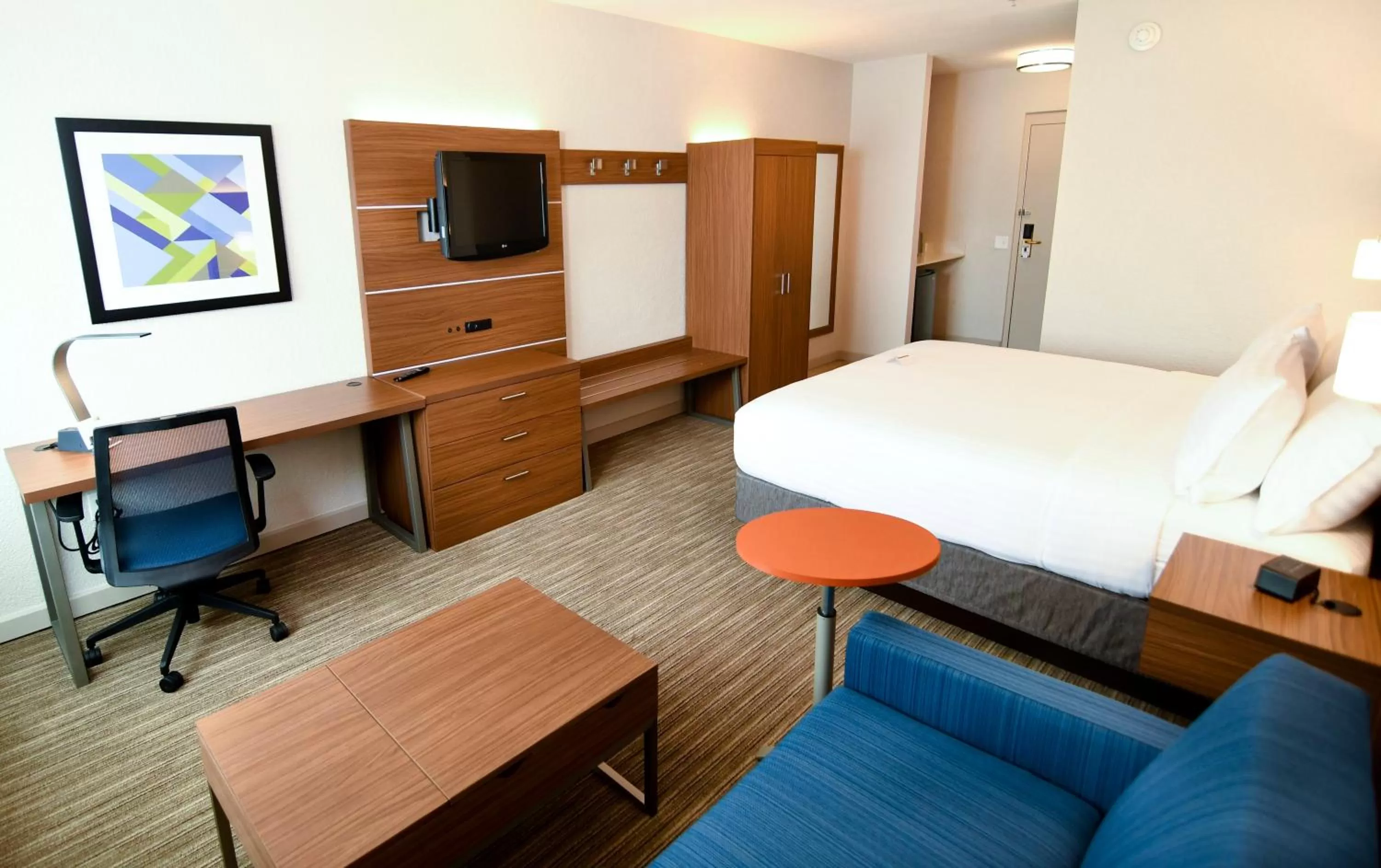Photo of the whole room, Bed in Holiday Inn Express Hotel & Suites Port Clinton-Catawba Island by IHG