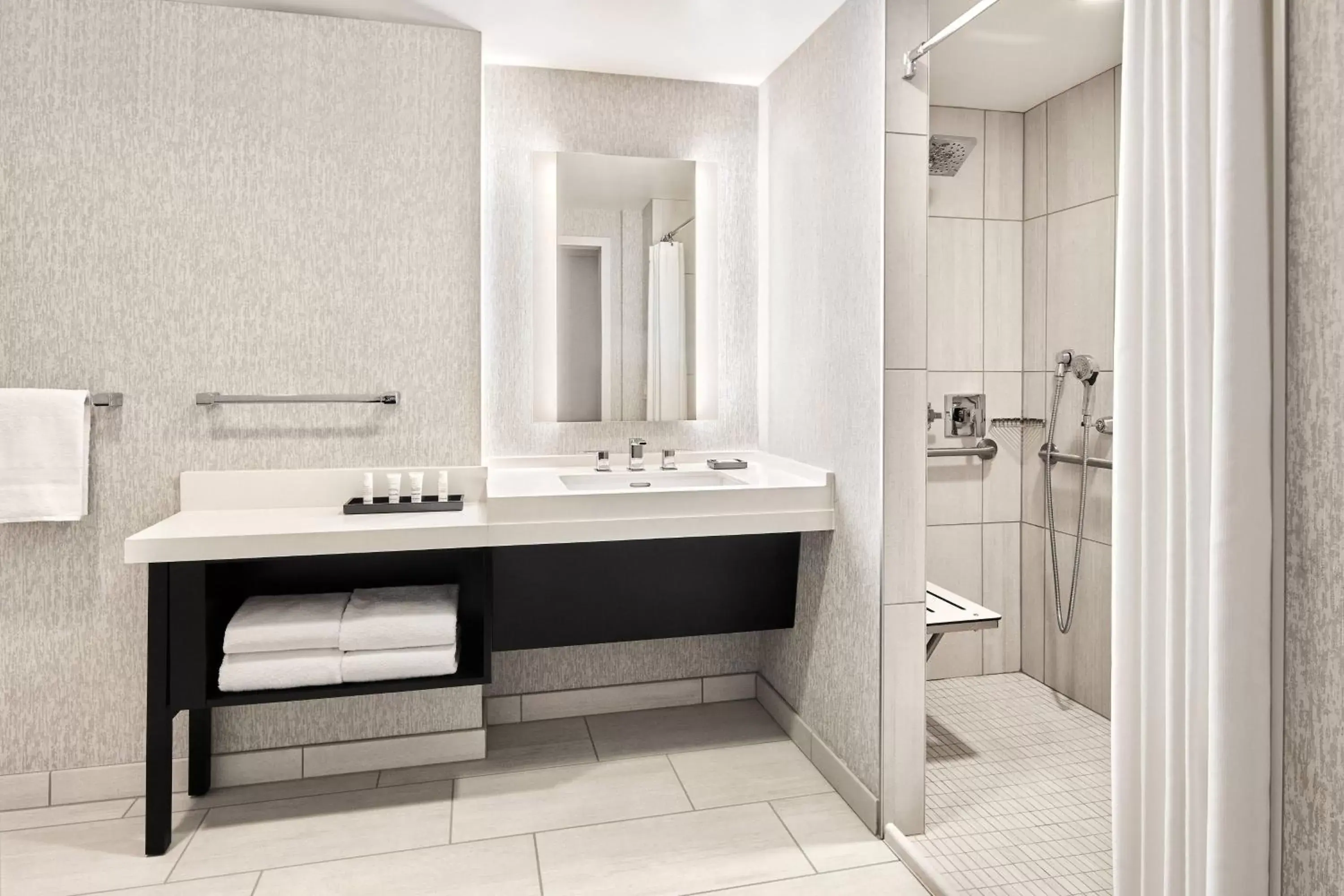 Bathroom in San Francisco Marriott Marquis Union Square