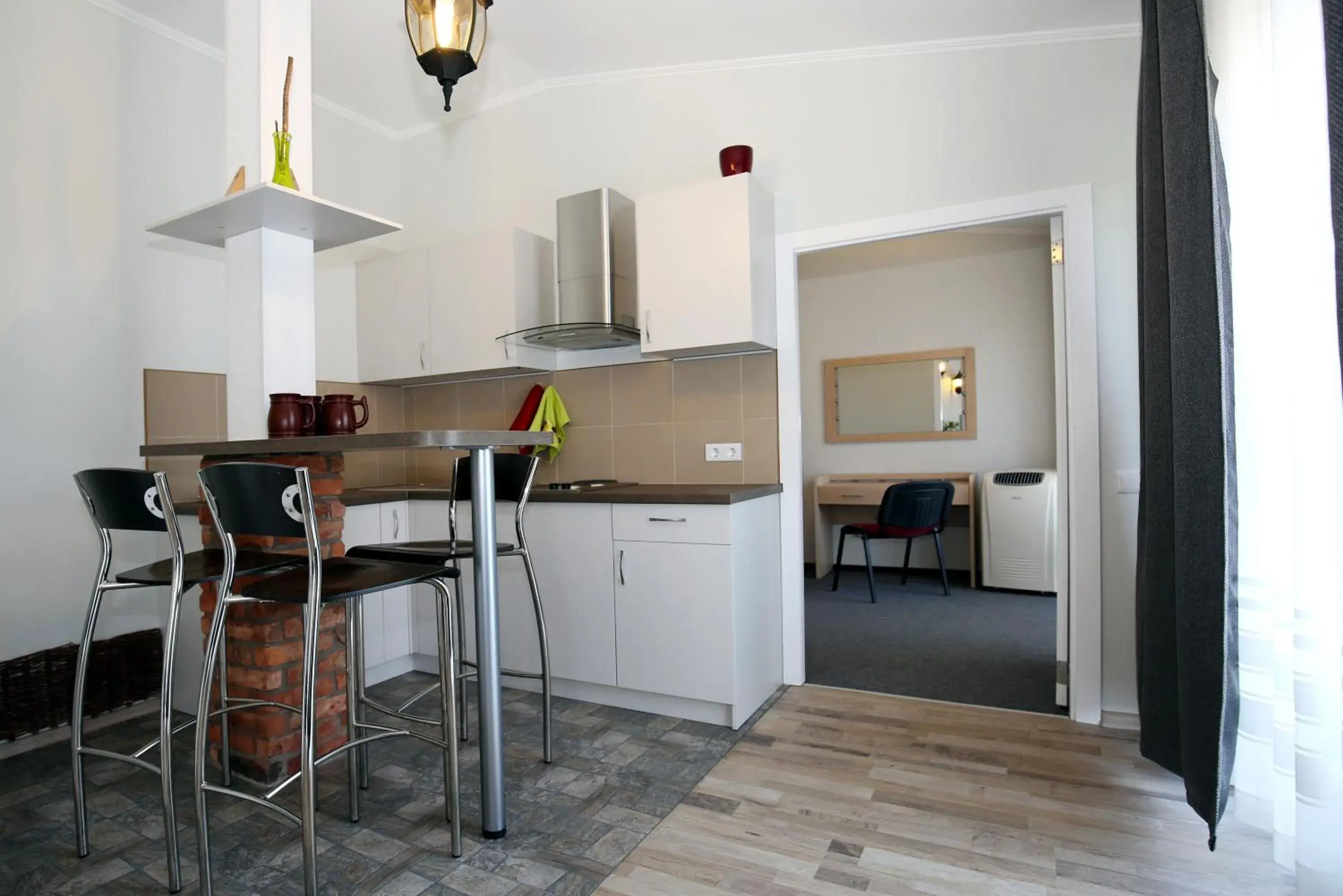 Dining area, Kitchen/Kitchenette in Apart Hotel Tomo FREE PARKING