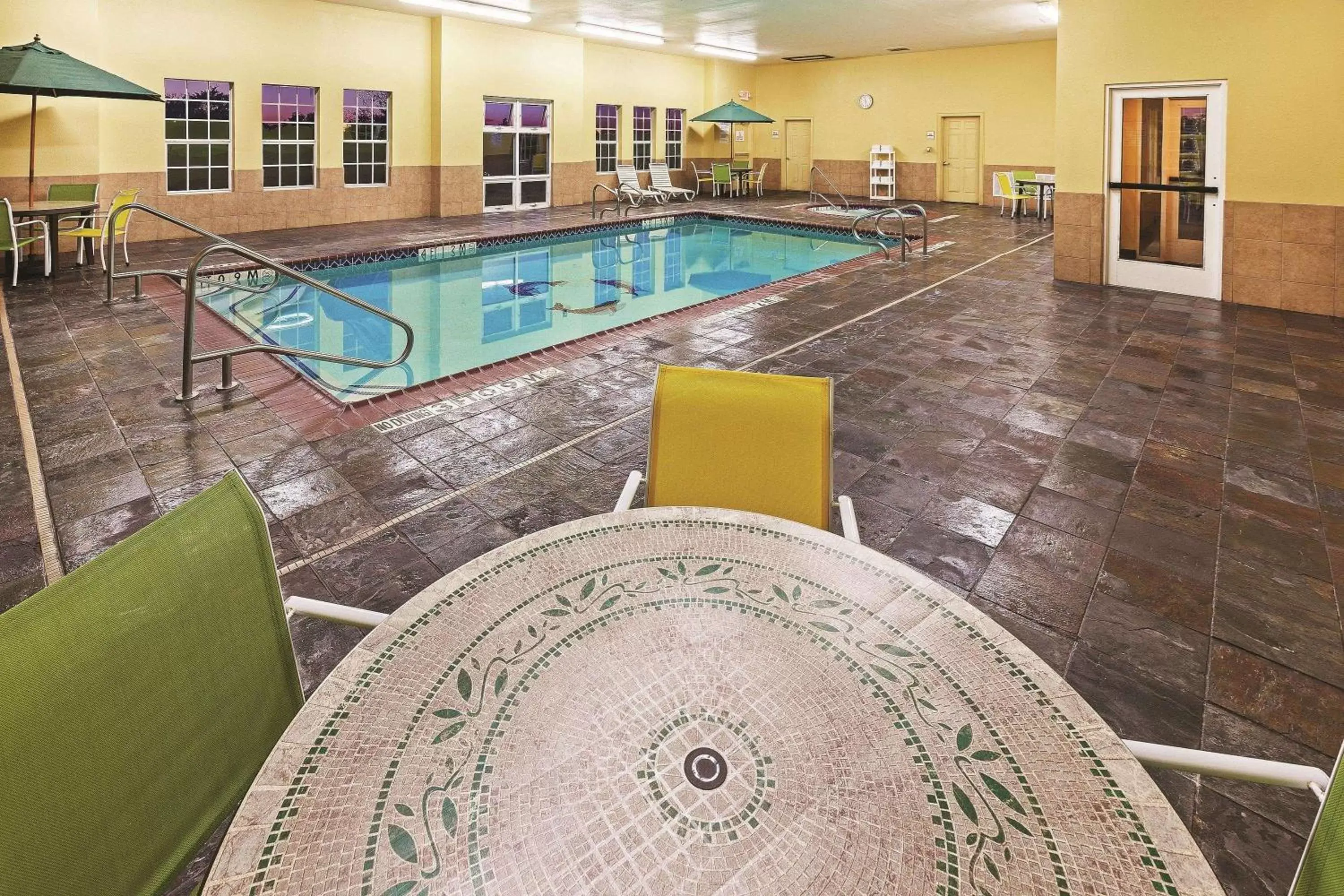 Activities, Swimming Pool in La Quinta Inn & Suites by Wyndham Eastland