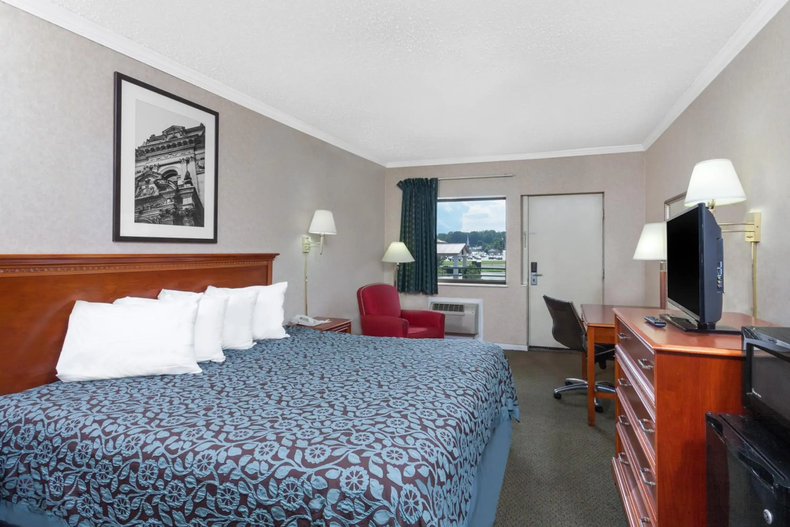 Room Photo in Days Inn by Wyndham Morristown