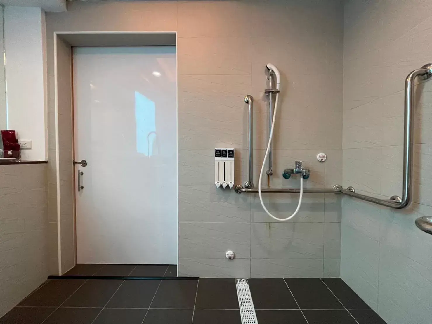 Shower, Bathroom in Yomi Hotel - ShuangLian MRT