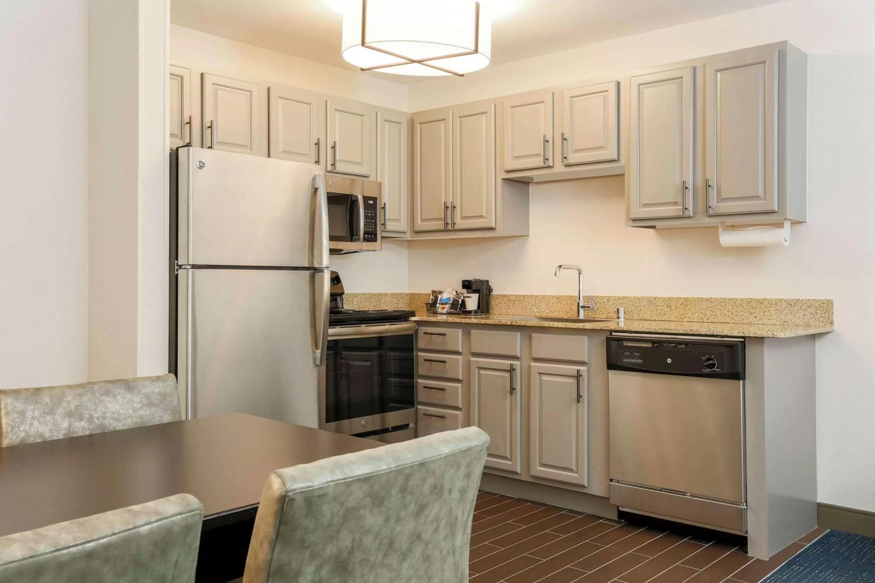 Kitchen or kitchenette in Hampton Inn & Suites Denver Tech Center