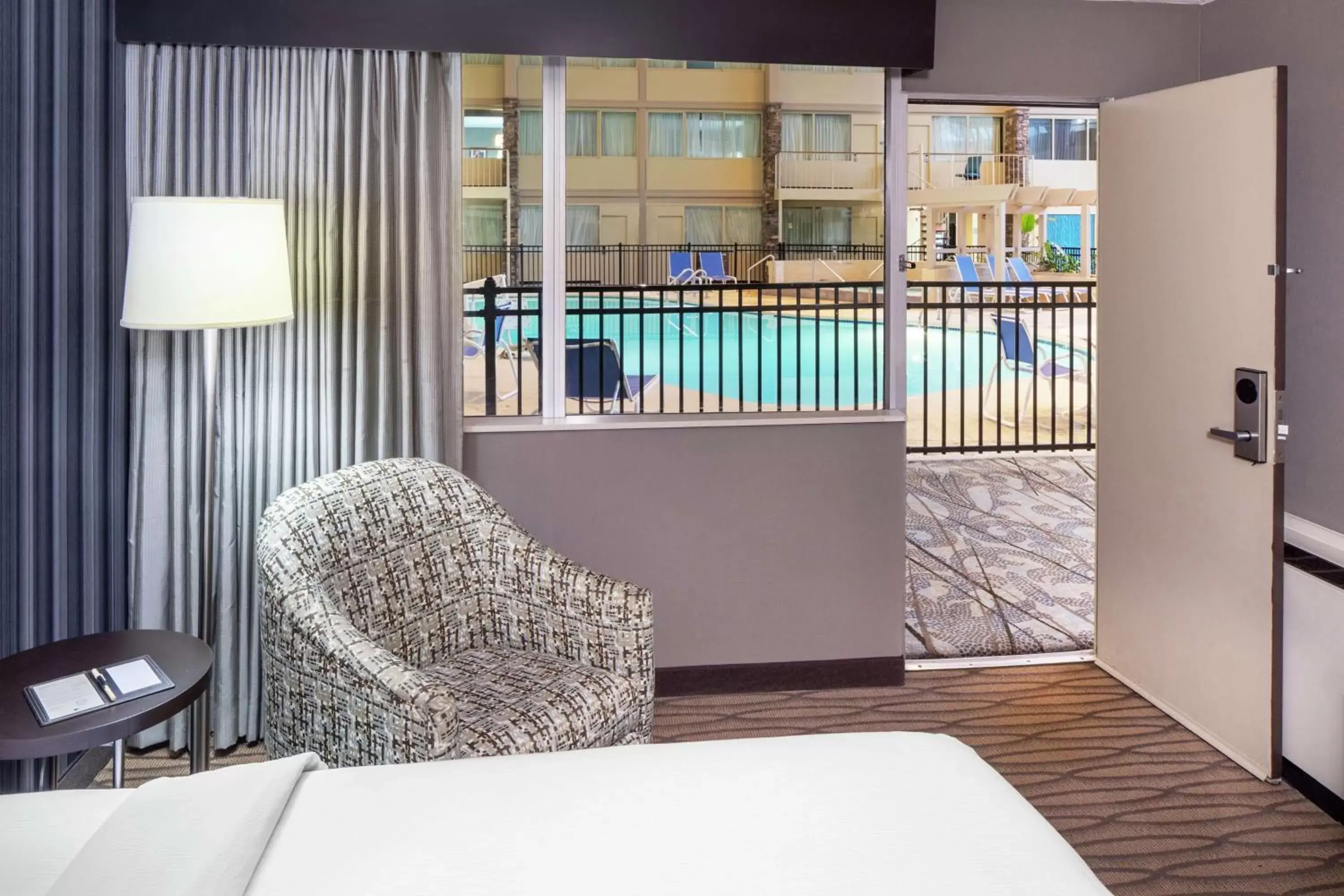 Living room, Pool View in DoubleTree by Hilton Cleveland – Westlake