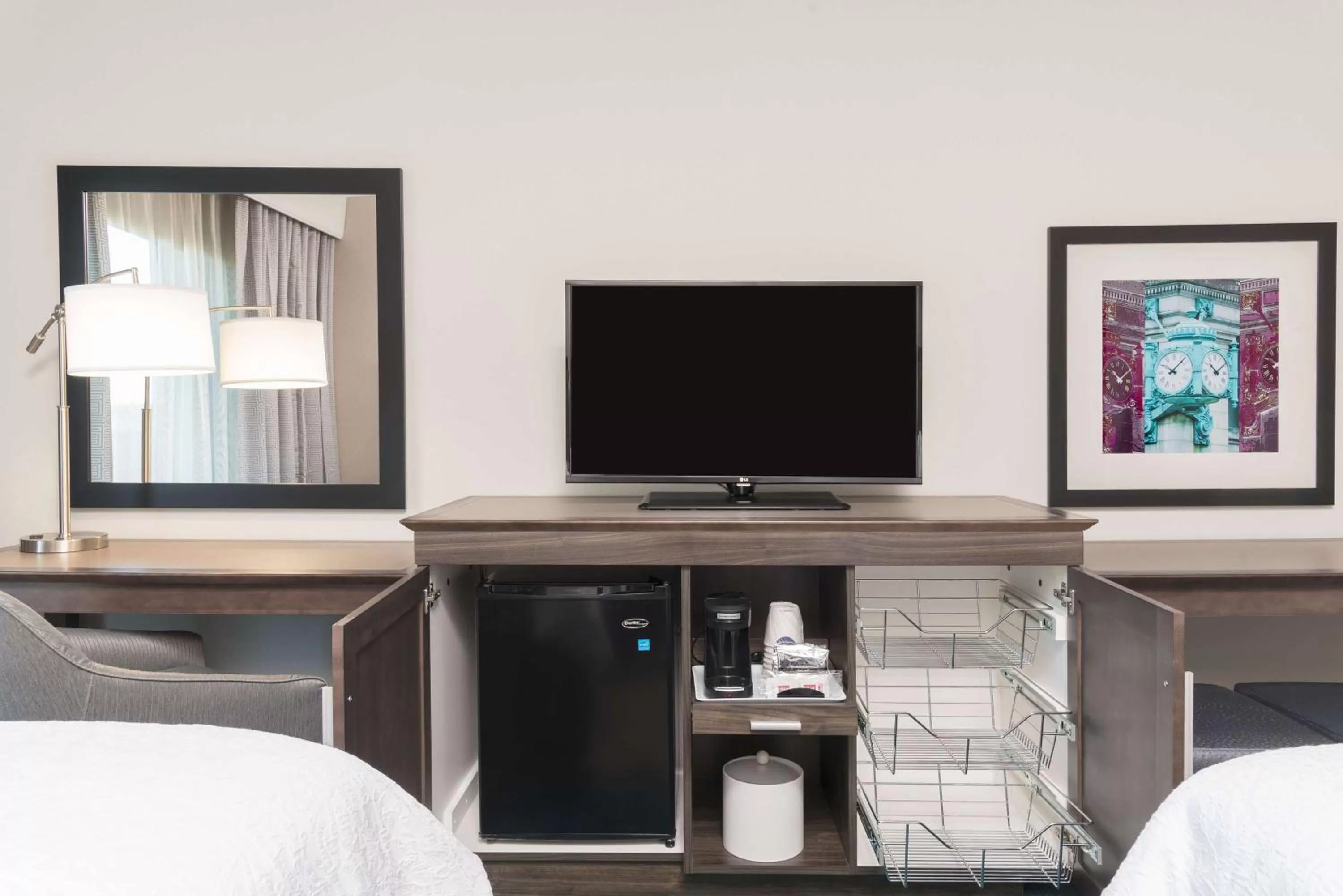 Bedroom, Bed in Hampton Inn & Suites by Hilton Chicago Schaumburg IL