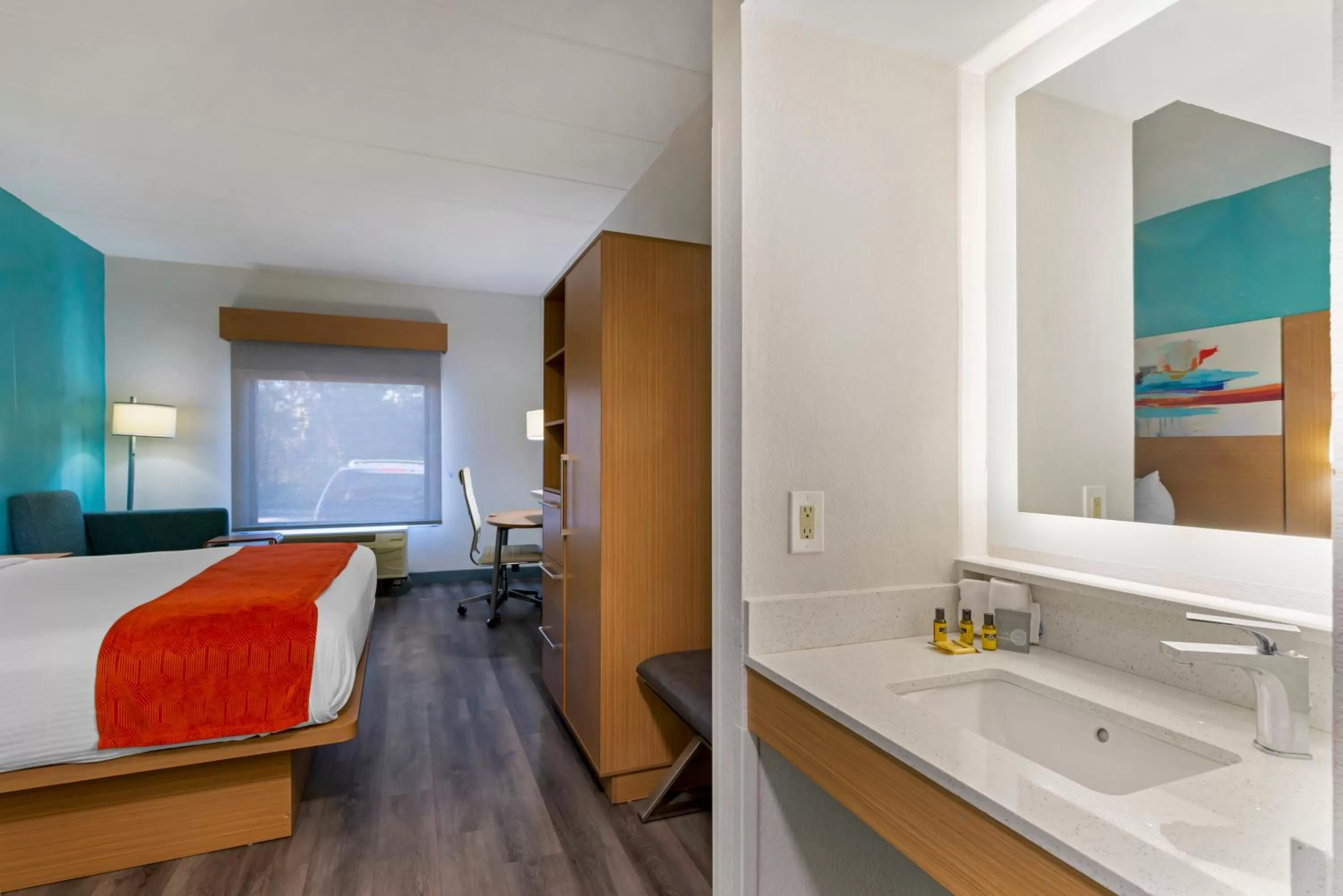 Bed in Best Western PLUS Executive Hotel Richmond