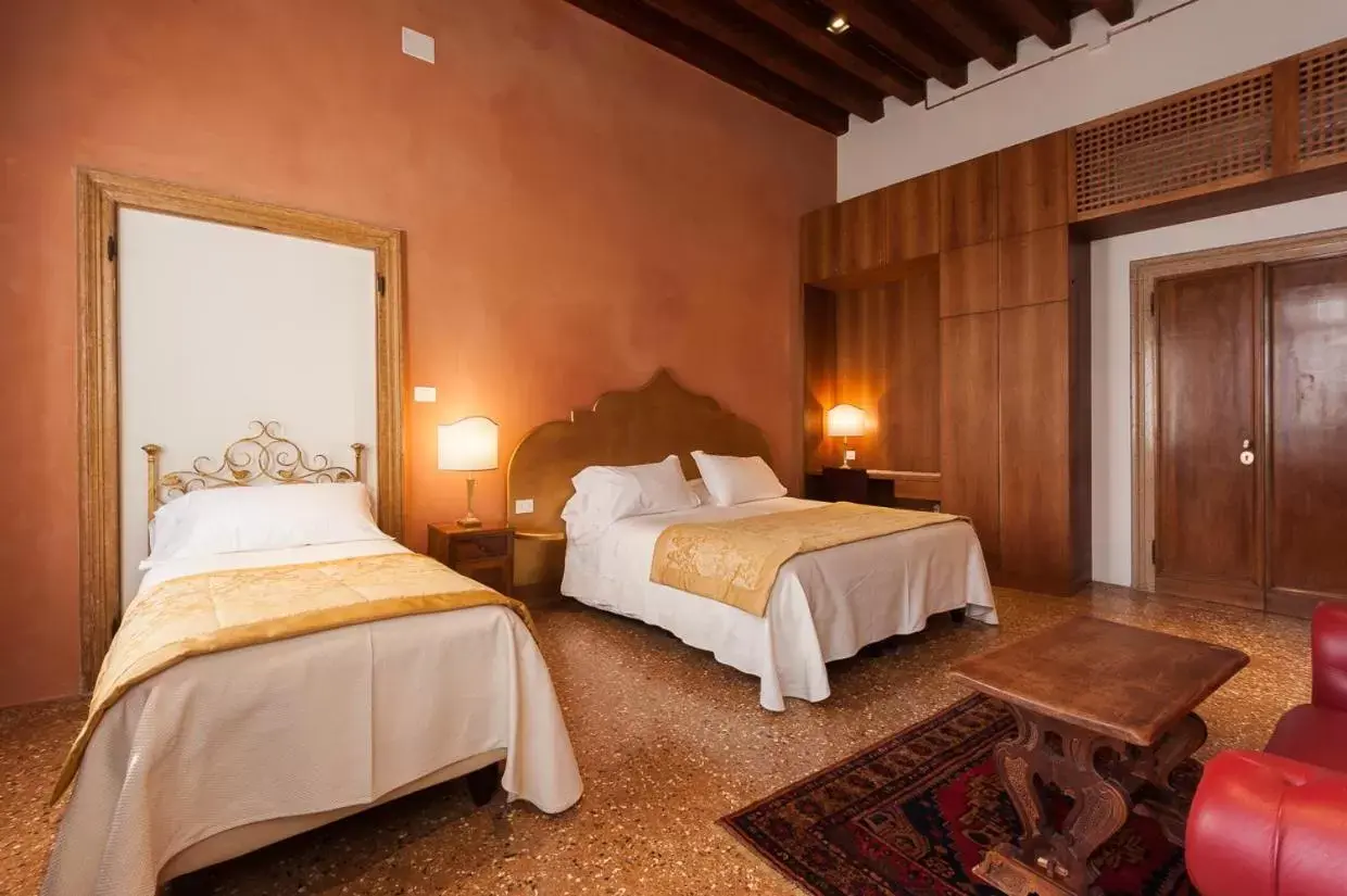 Deluxe Junior Suite in Ca' Cappellis Deluxe Junior Suite in Ca' Cappellis