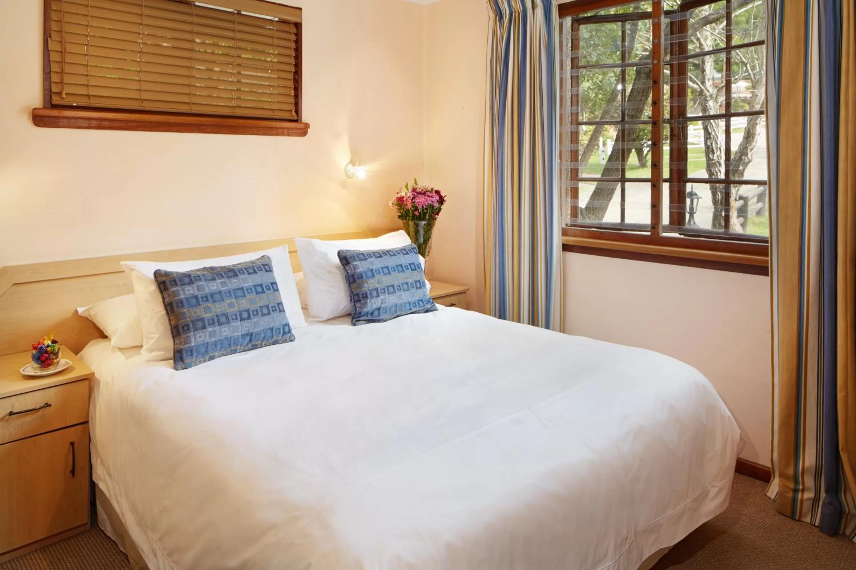 Bedroom, Bed in Gooderson Knysna Chalets