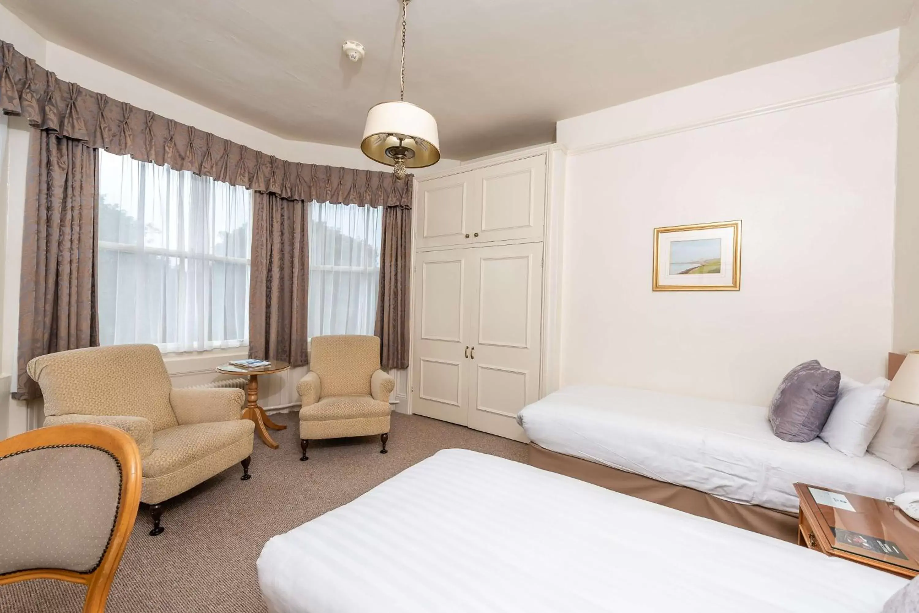 Photo of the whole room, Seating Area in Best Western Clifton Hotel- One of the best coastal views in Folkestone