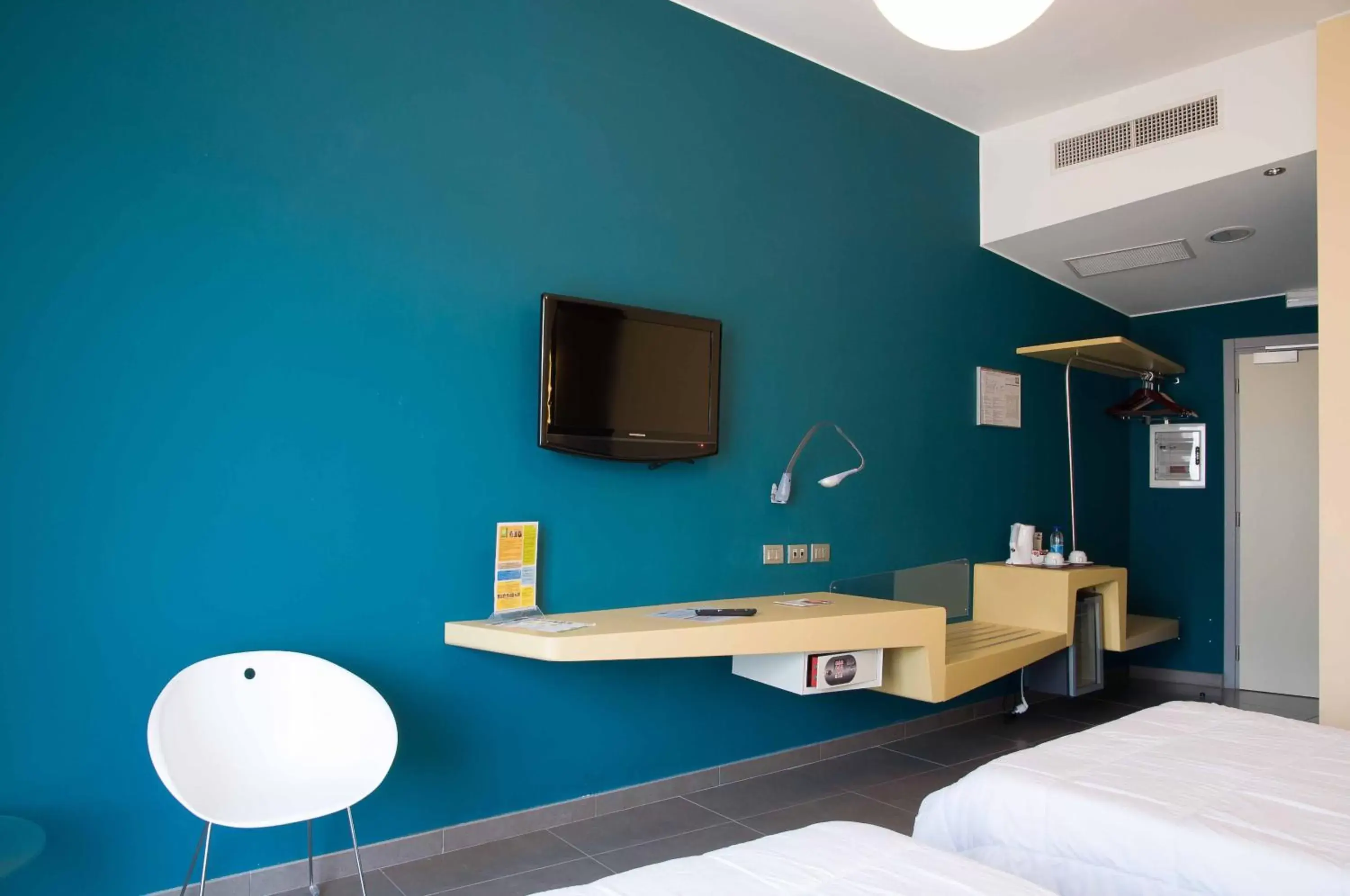 TV and multimedia, TV/Entertainment Center in ibis Styles Catania Acireale