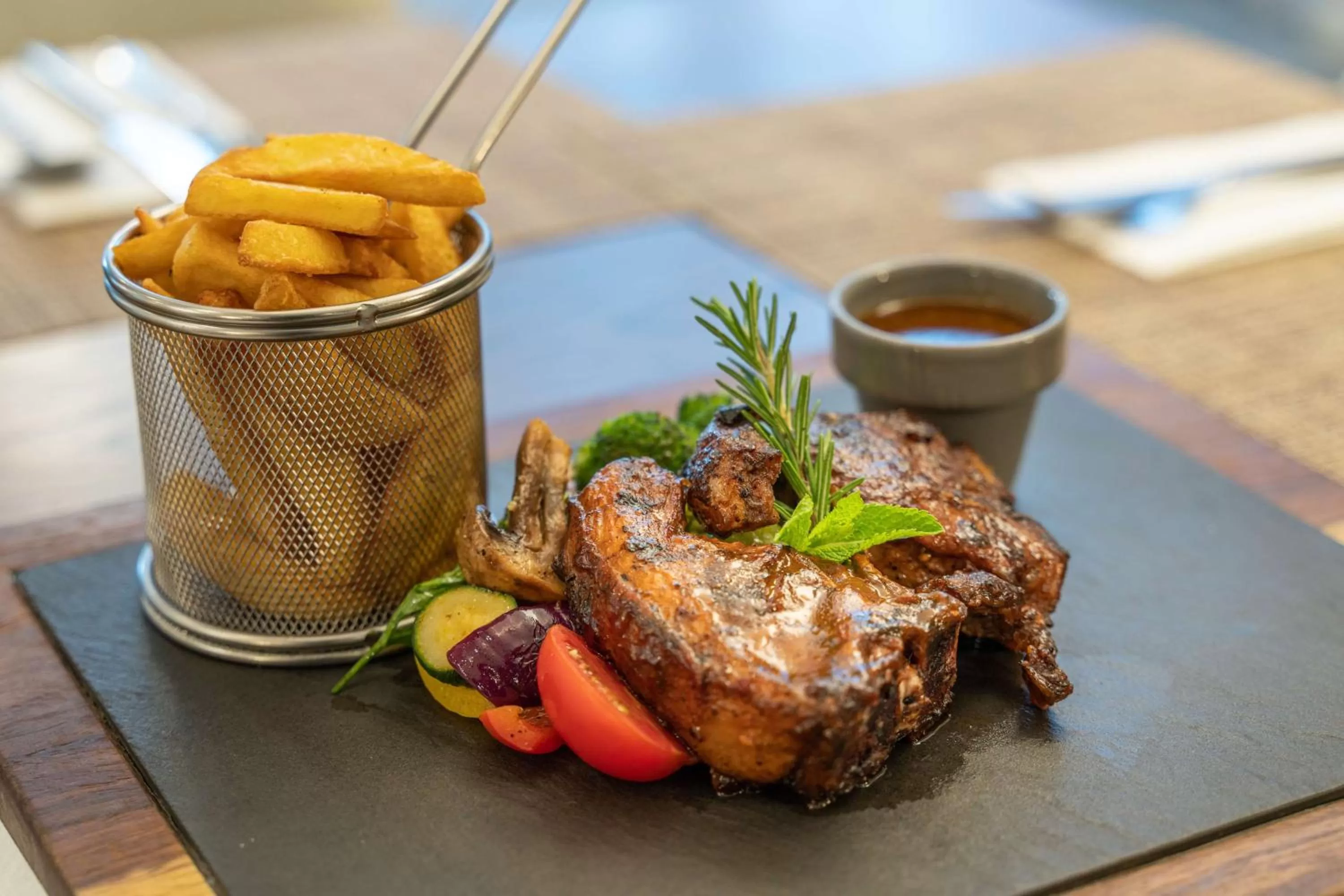 Dining area in Hilton Garden Inn Umhlanga Arch