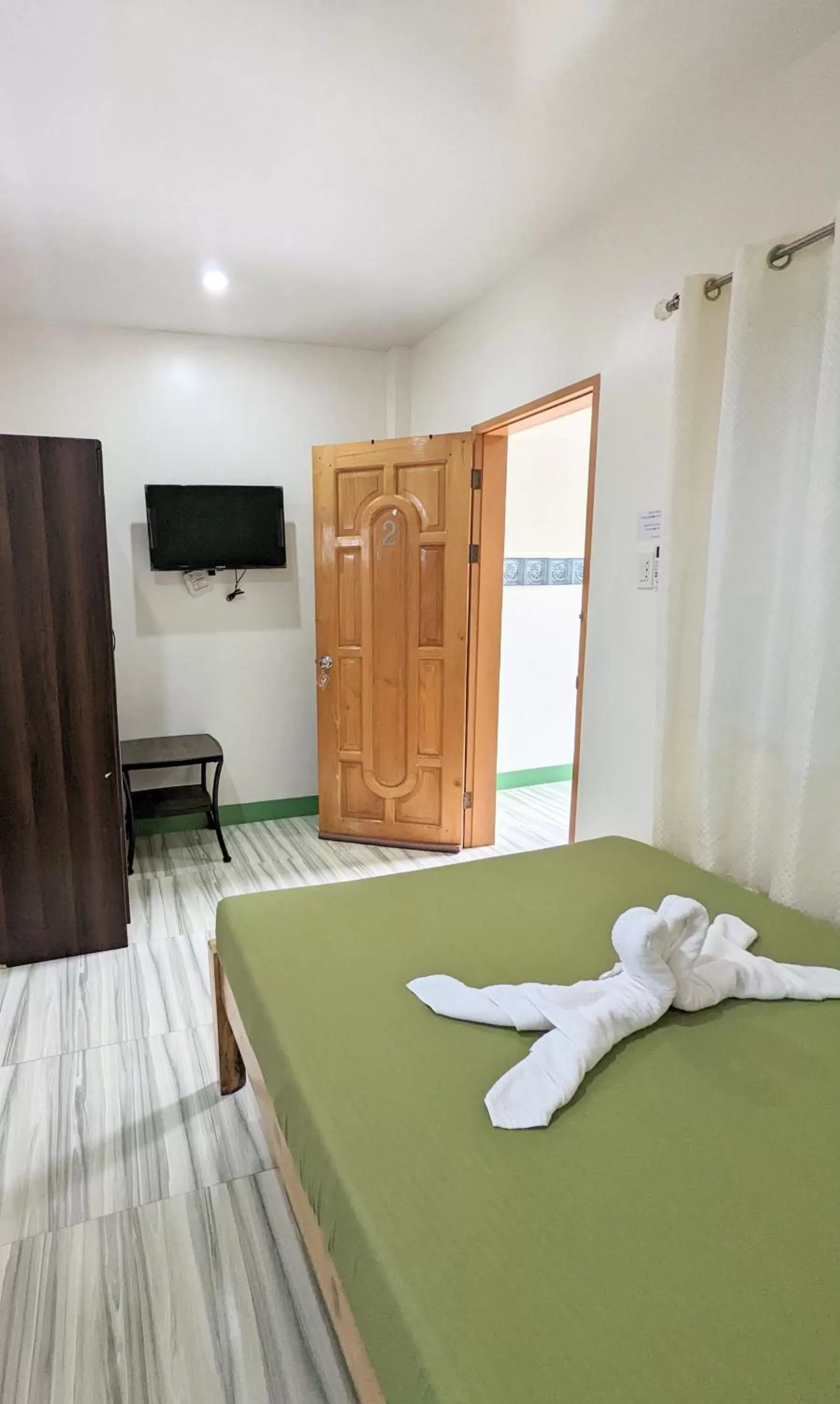 Bed in Charlina Inn Panglao